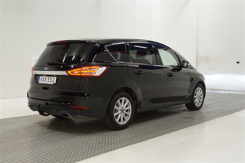 Ford S-MAX 2.0 TDCi AWD 180hk 7-Sits Titanium D-värm Panoexteriör