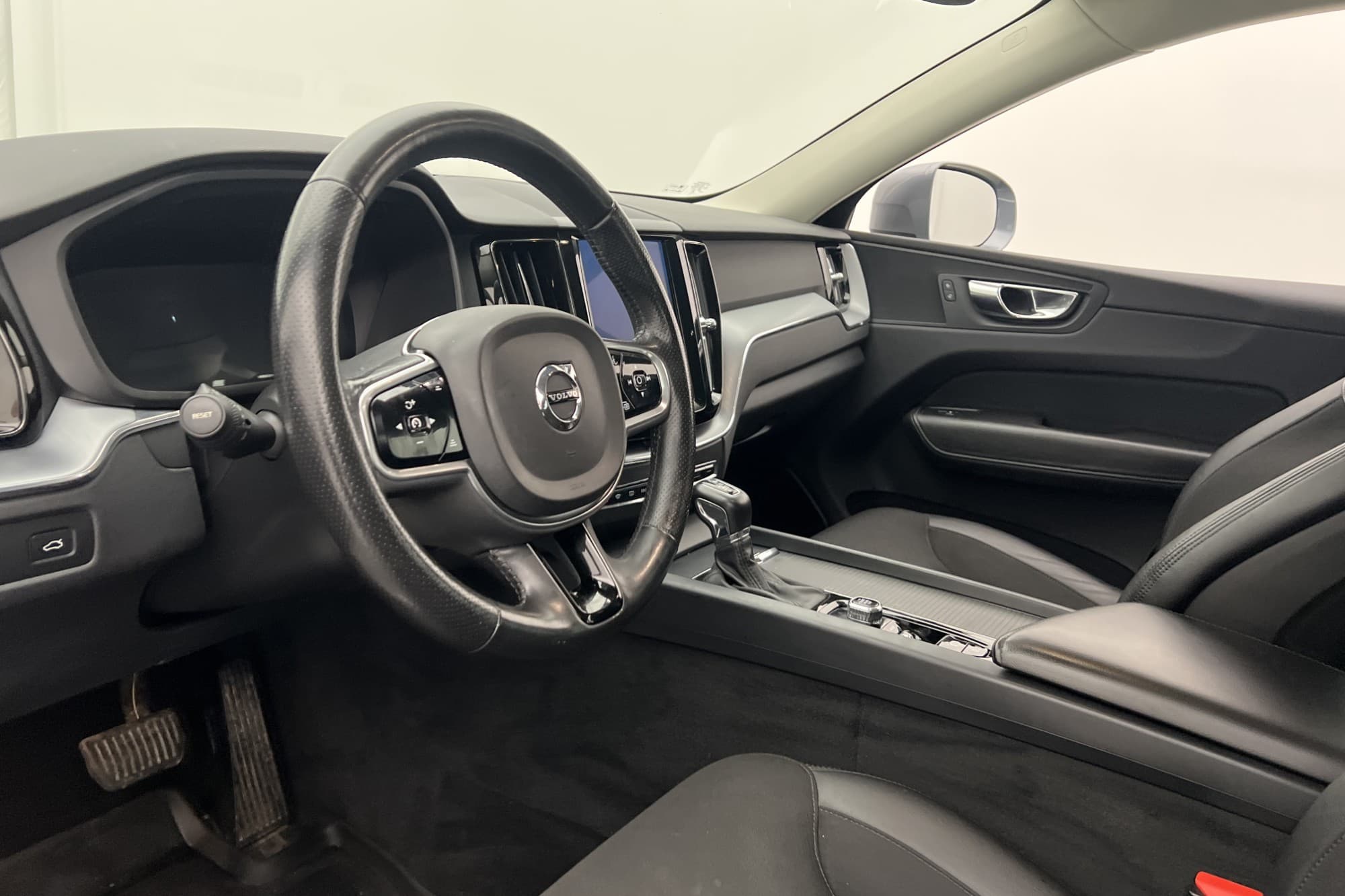 Volvo XC60 D4 AWD Momentum VOC Värmare P-Sensorer Keyless