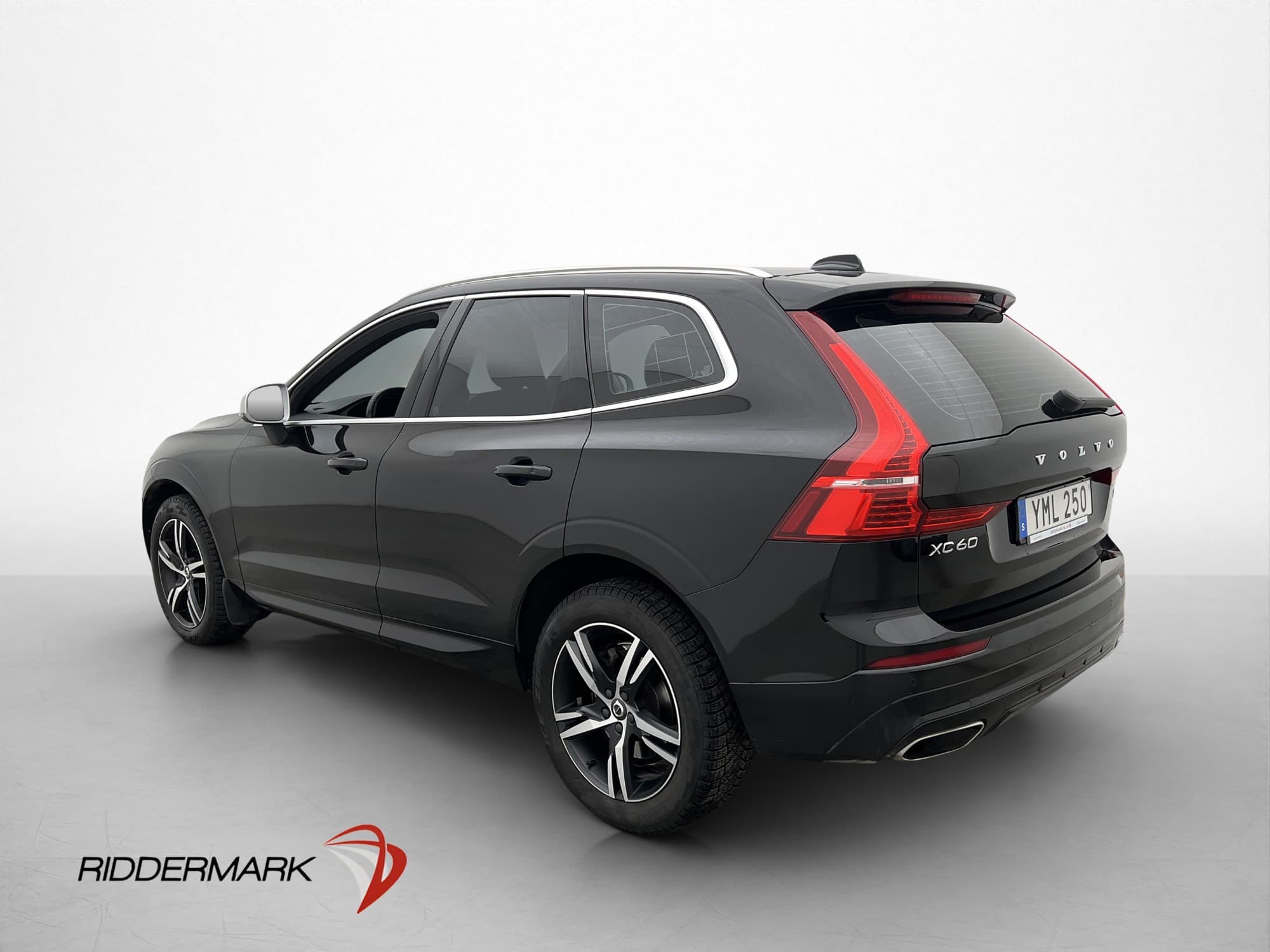Volvo XC60 T5 R-Design Värmare Kamera Navi CarPlay Rattvärme