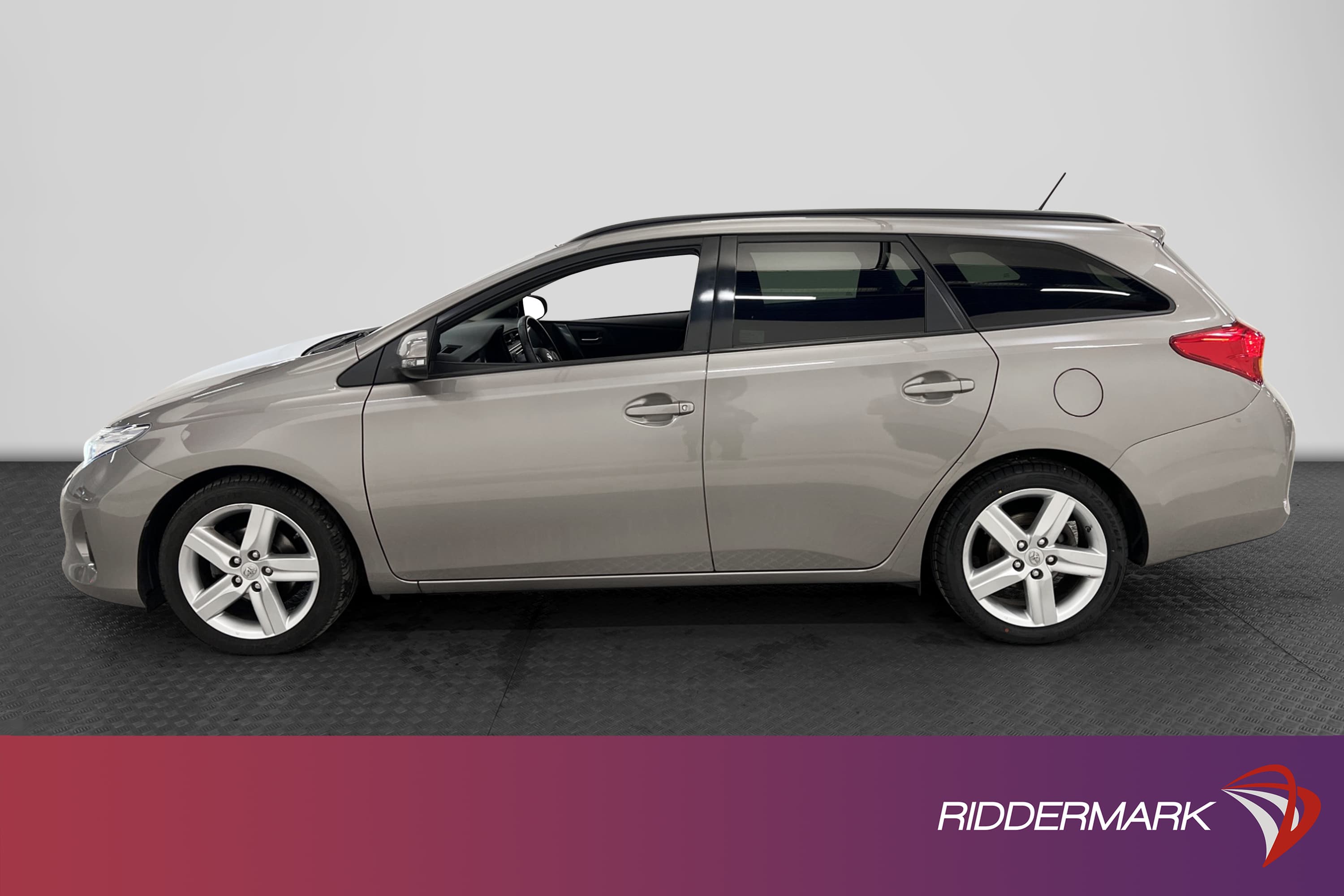 Toyota Auris TS 1.6 132hk Dragkrok