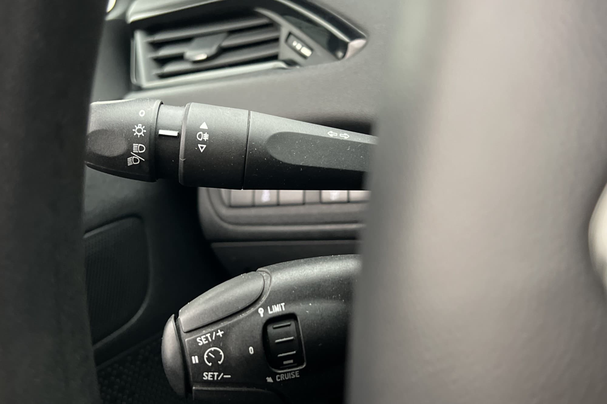 Peugeot 208 1.0 PureTech Sensorer A/C Farthållare Låg skatt