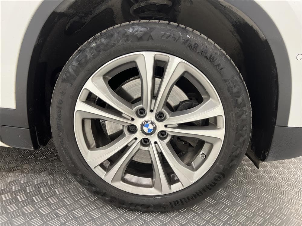 BMW X1 xDrive20d 190hk Sport Line Moms HUD HiFi Navi Draginteriör