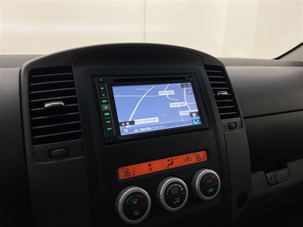 Nissan Navara 2.5dCi Automat Taklucka Navi Kamera Dragkrok interiör
