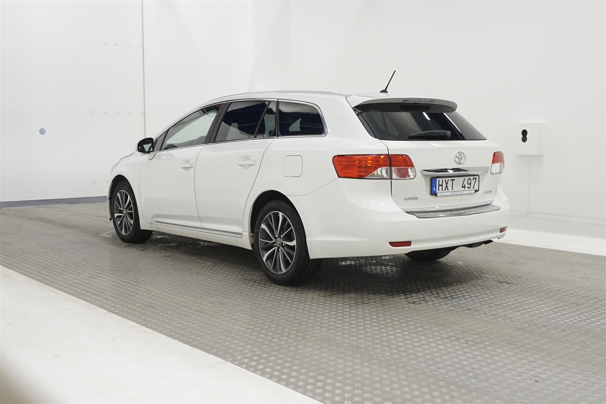 Toyota Avensis Kombi  2.0 152hk Navi B-Kamera Låg Skatt 