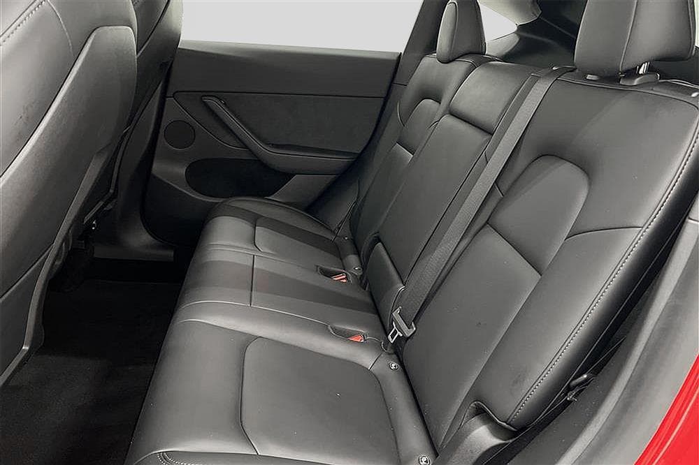 Tesla Model Y Long Range Dual AWD Pano Premium Svensksåld interiör