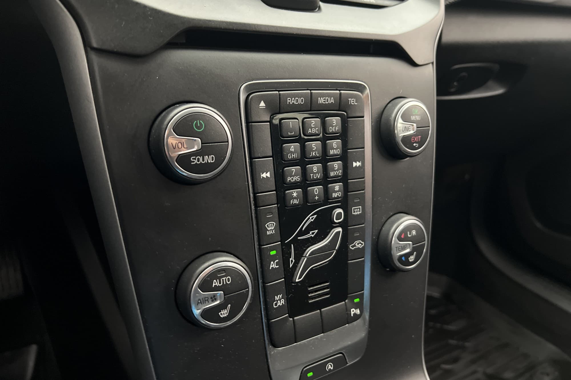 Volvo V40 T3 152hk Kinetic Värmare Sensorer Farthållare