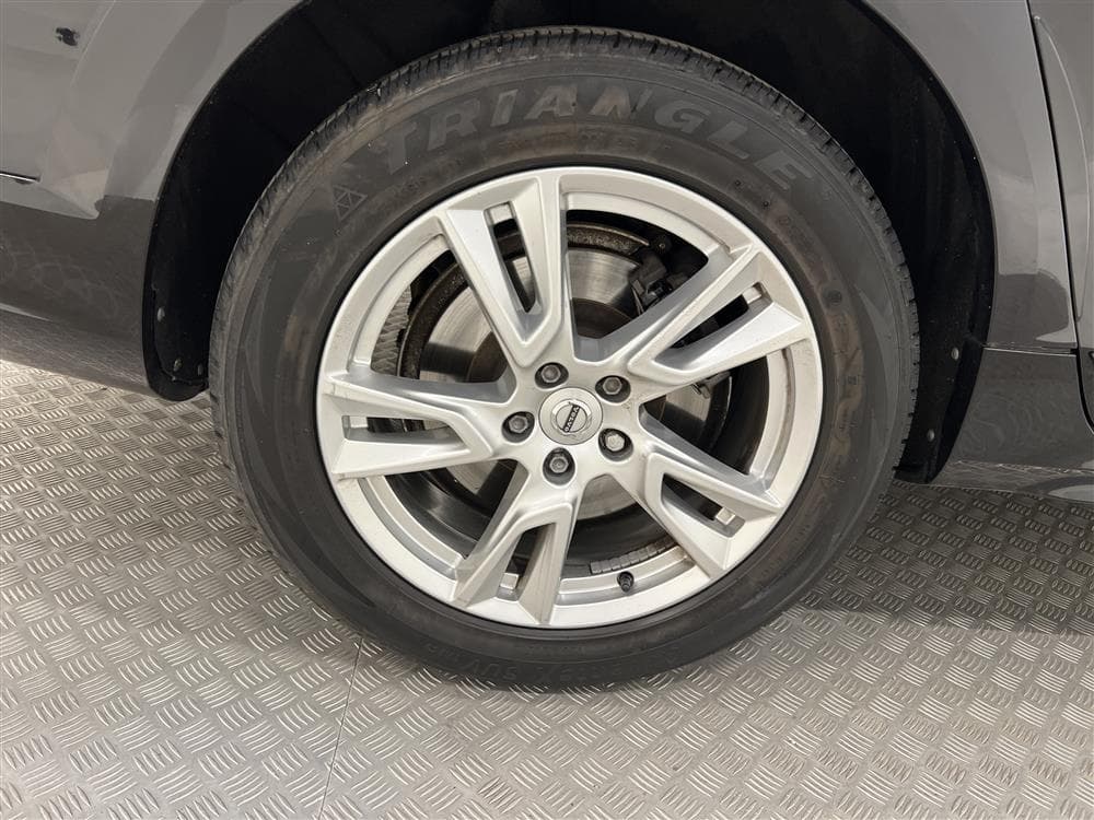 Volvo V90 D4 Cross Country AWD Pro VOC Värmare Navi HUD Drag