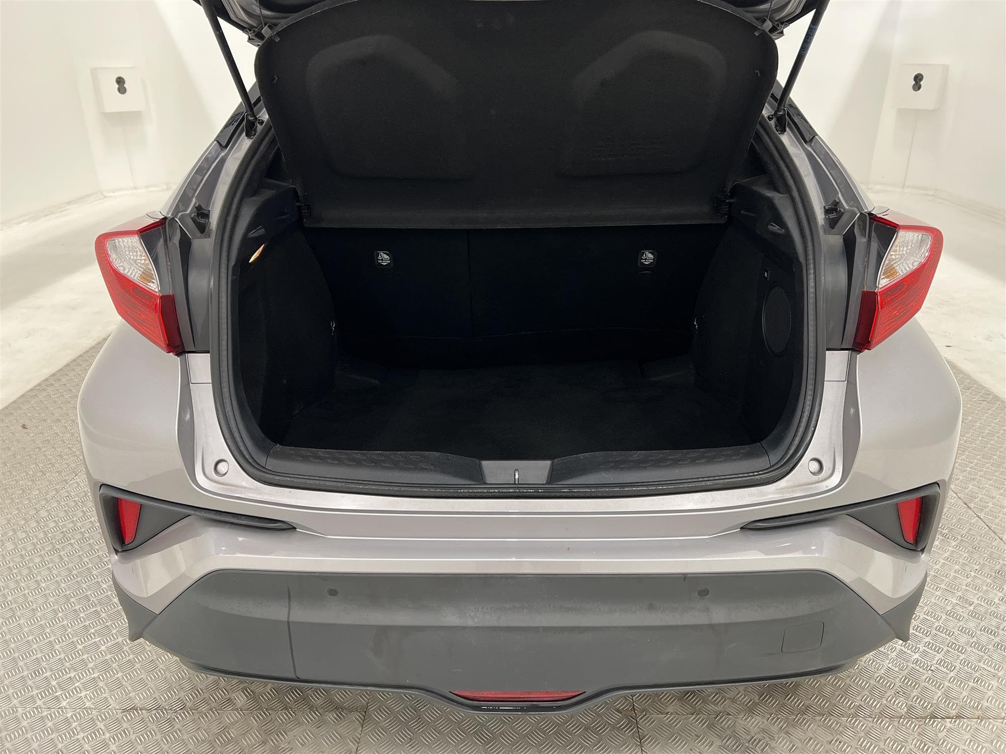 Toyota C-HR Hybrid 122hk JBL Navigator B-Kamera 0,39L/mil