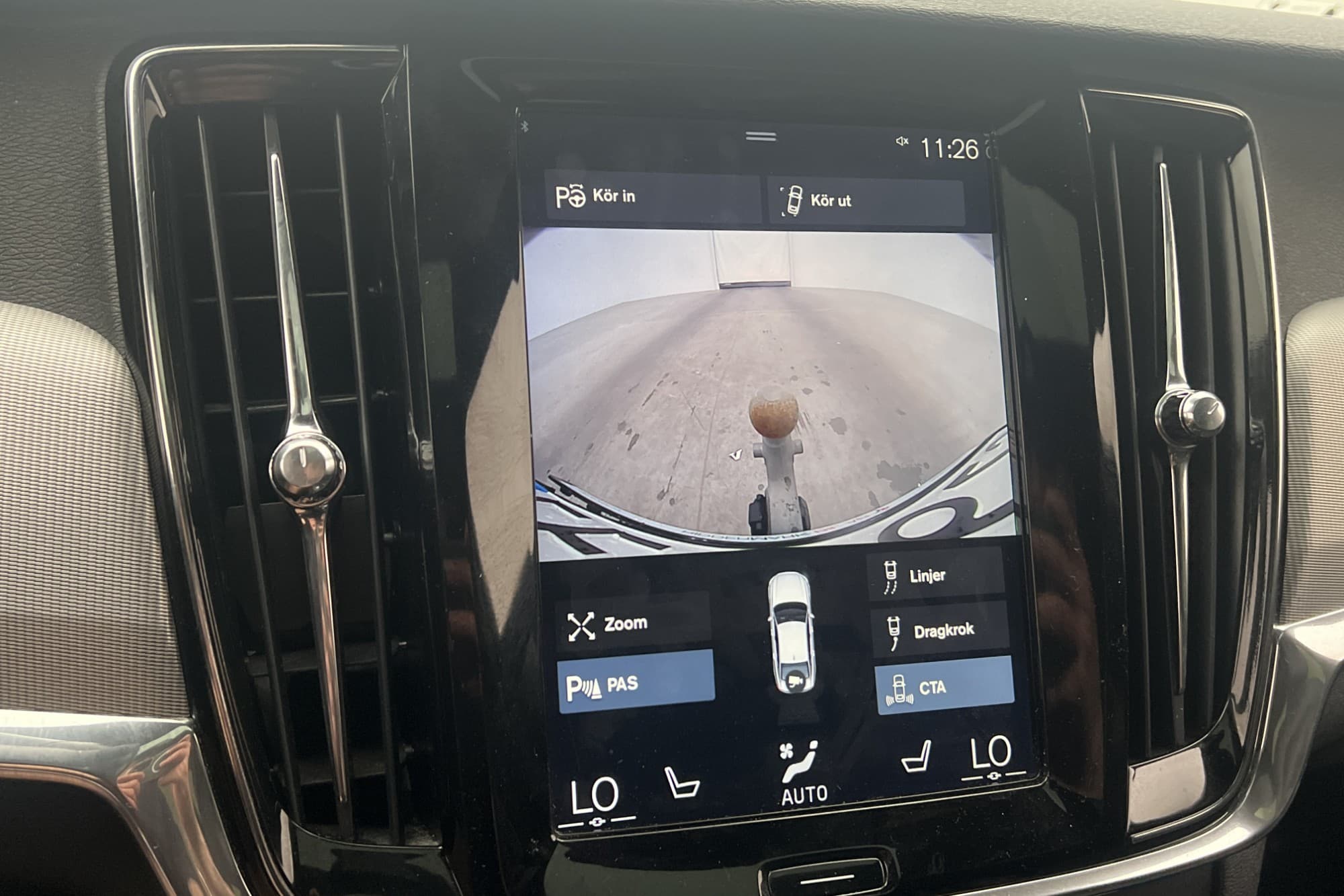 Volvo S90 T8 AWD R-Design VOC B&W Pano Drag Kamera Navi BLIS