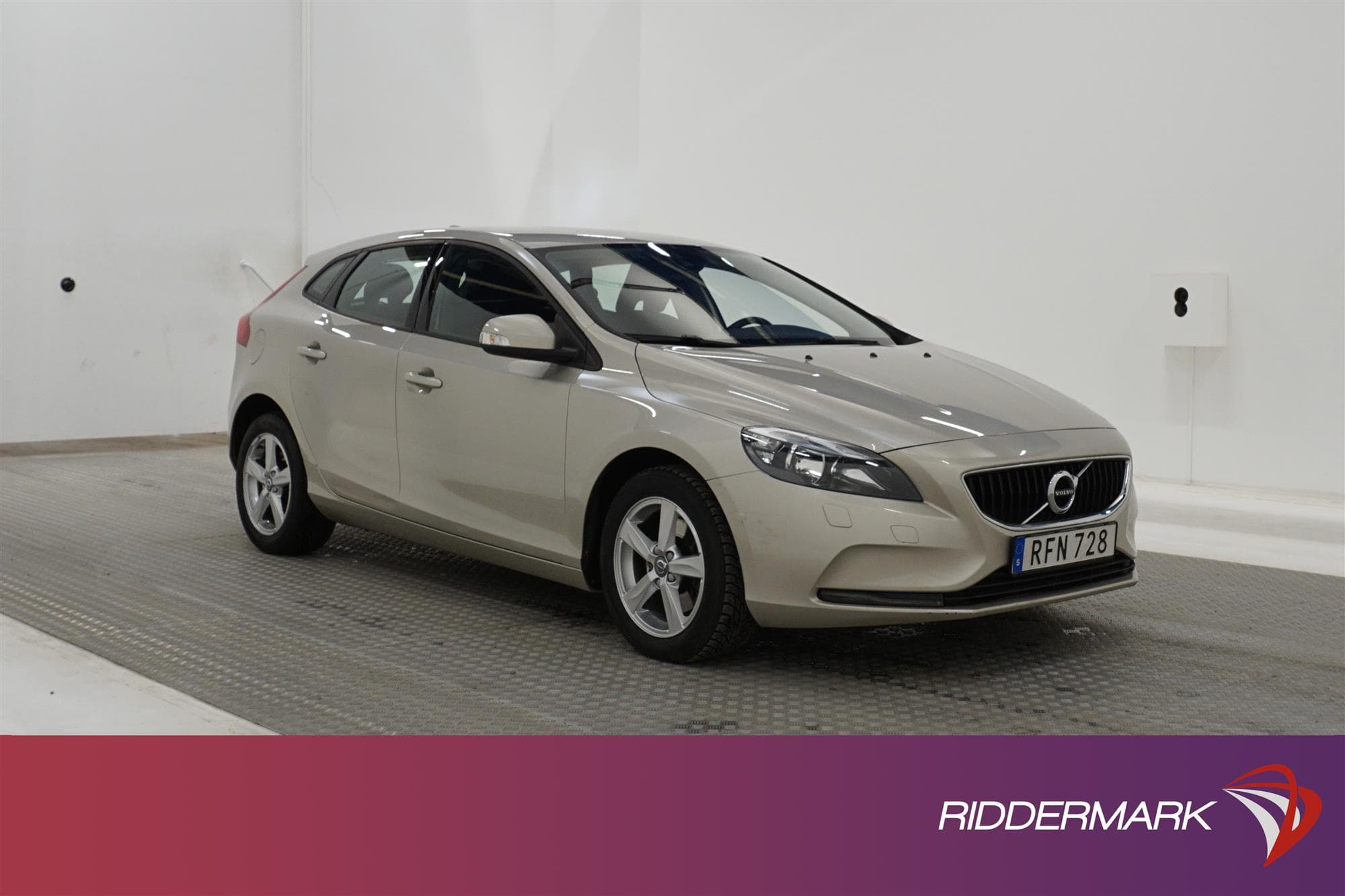 Volvo V40 T2 122hk