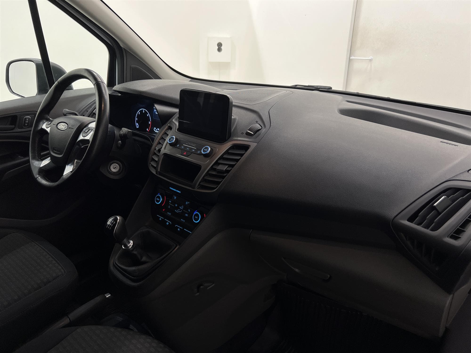Ford Transit Connect 120hk LWB Drag Kamera Värmare Moms 