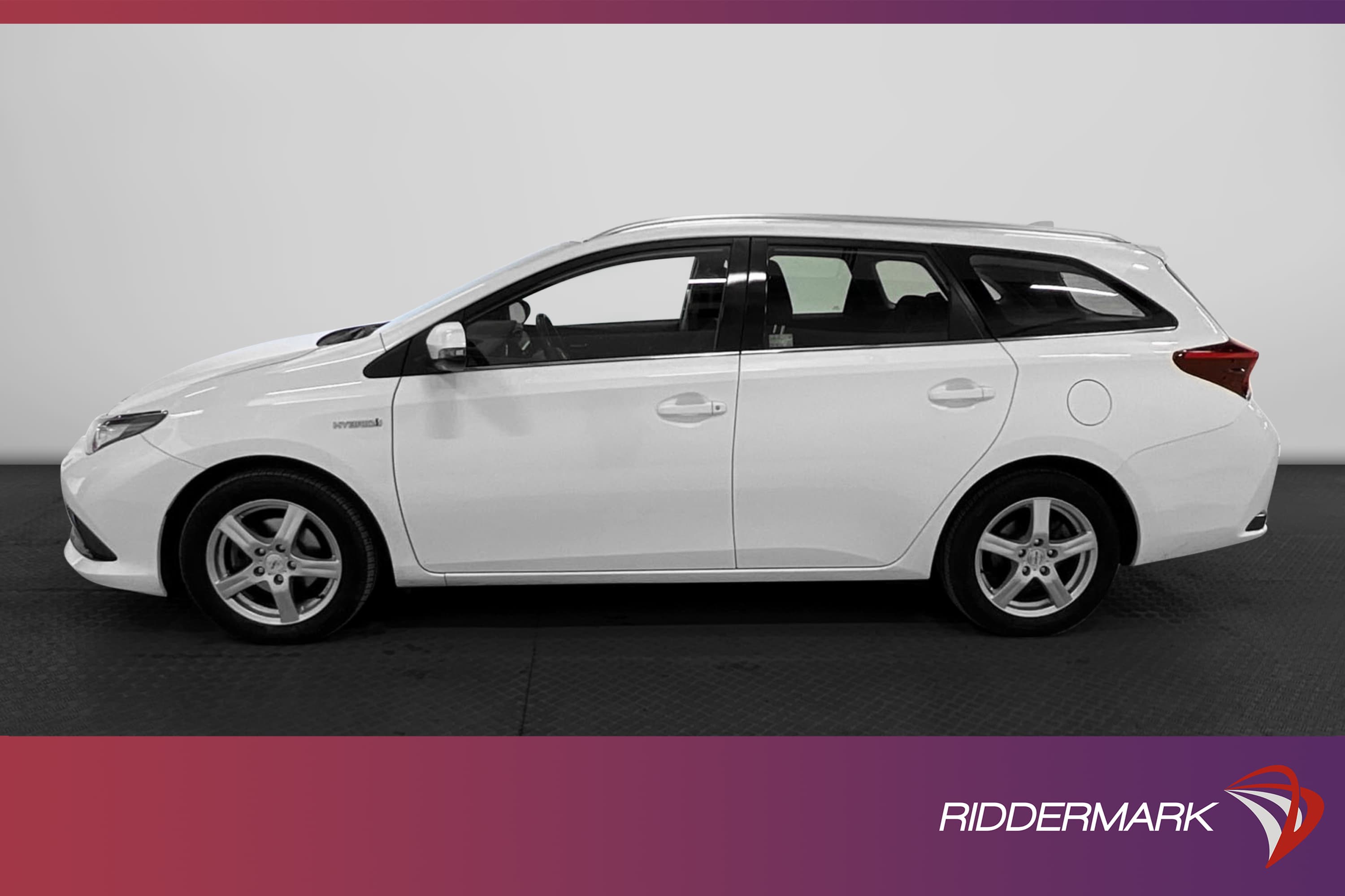 Toyota Auris 1.8 HSD Touring Sports 99hk