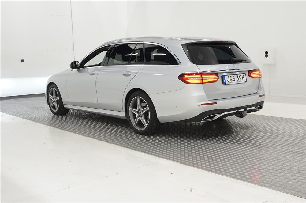 Mercedes-Benz E 220 d 194hk AMG Widescreen D-Värm Drag B-kamexteriör