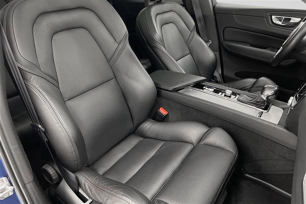 Volvo XC60 D4 AWD R-Design Voc Värmare  Panorama Skinn Naviinteriör