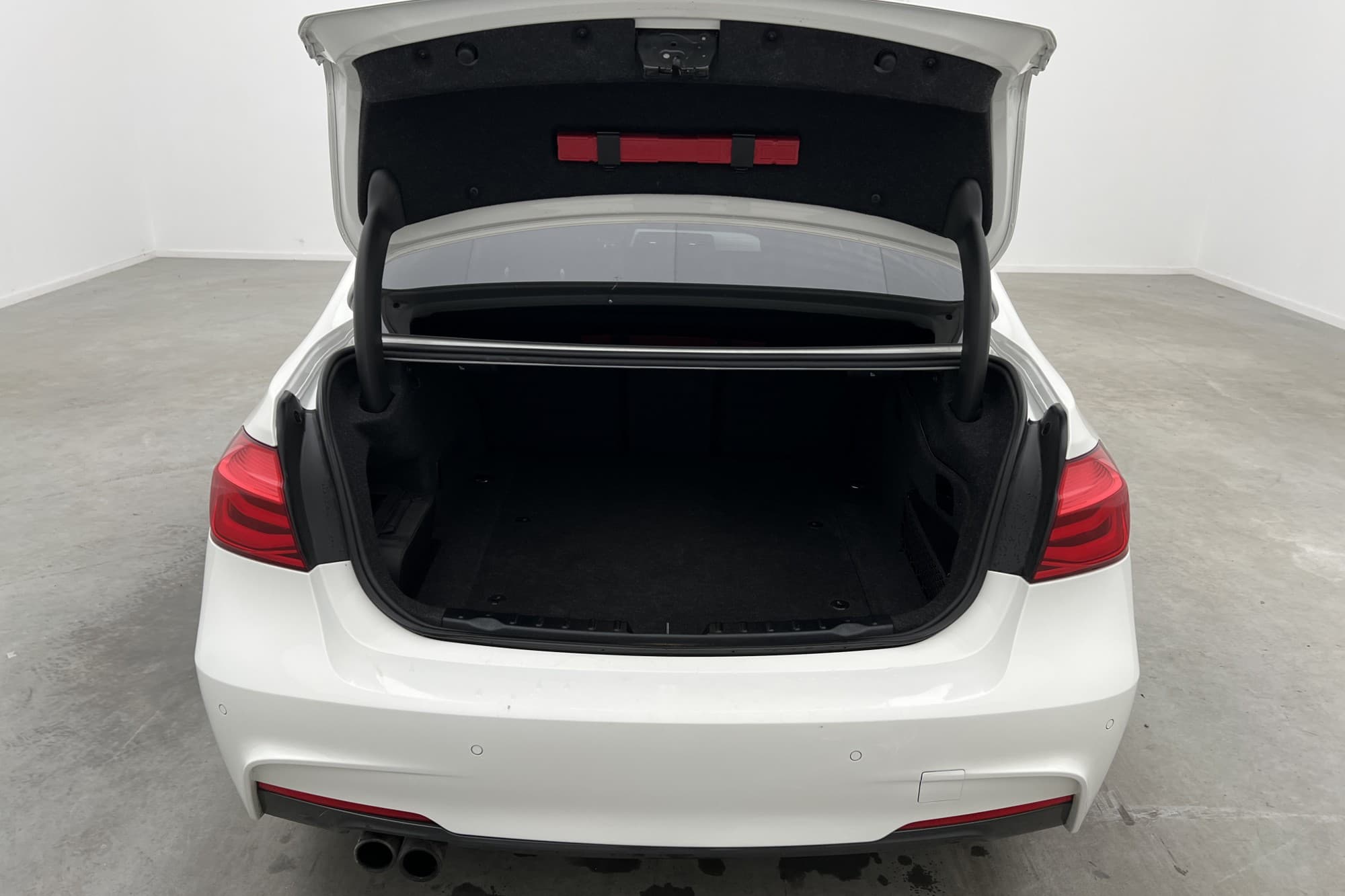 BMW 330 e Sedan 252hk M Sport Rattvärme Skinn HiFi Navi 