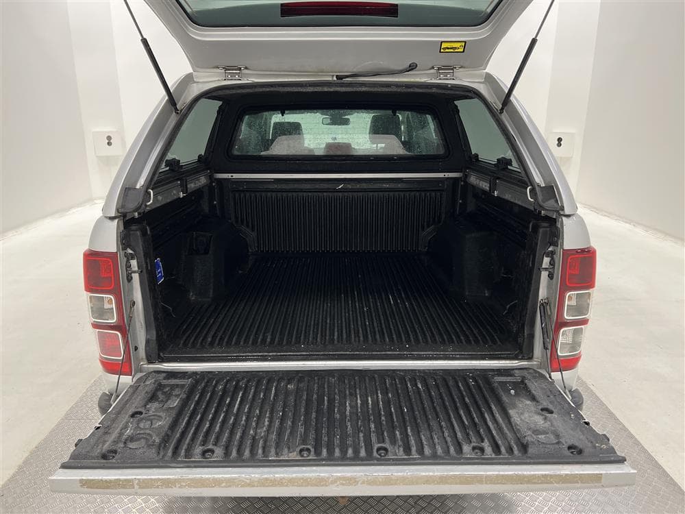 Ford Ranger Wildtrak 3.2 4WD 200hk Värmare Drag Moms interiör