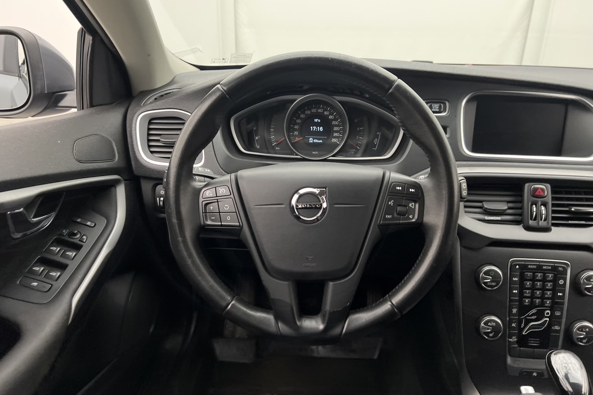 Volvo V40 D2 120hk Kinetic VOC D-Värmare P-Sensorer