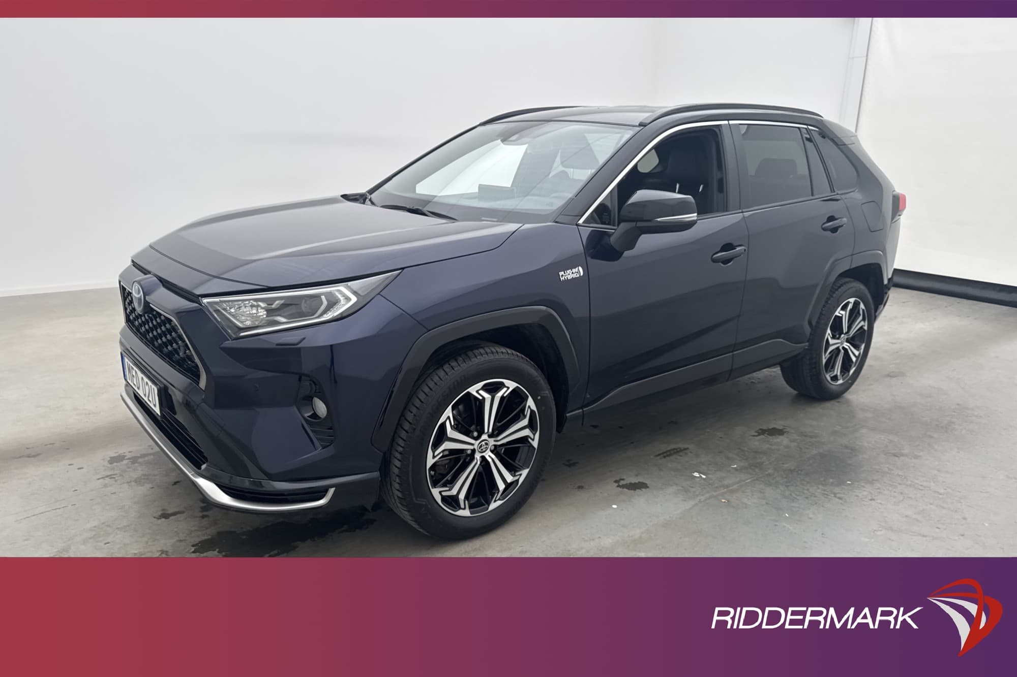 Toyota RAV4 Plug-in 306hk Style M&K-Värmare Drag Kamera MOMS