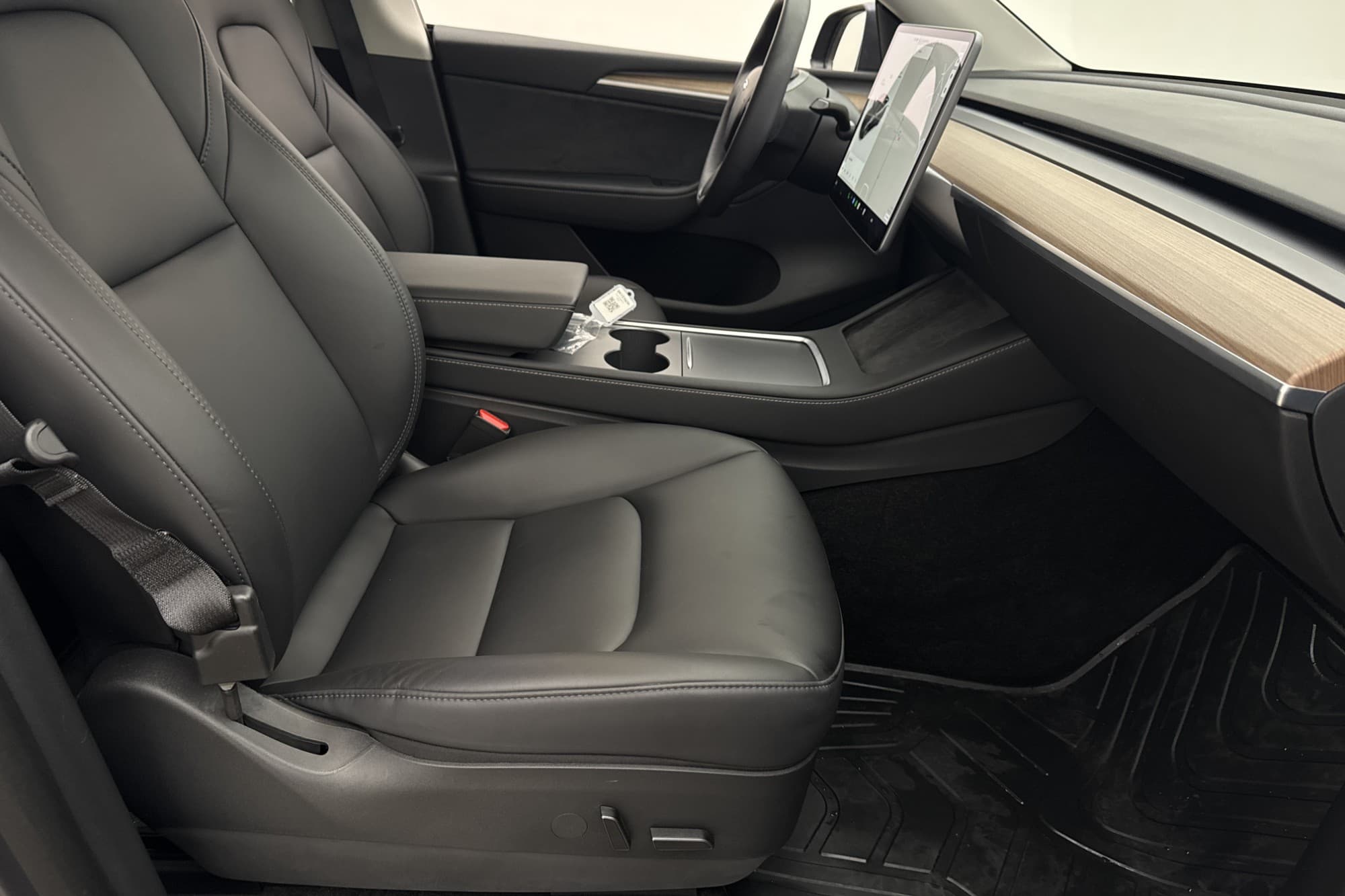 Tesla Model Y Long Range AWD Svensksåld Autopilot MOMS
