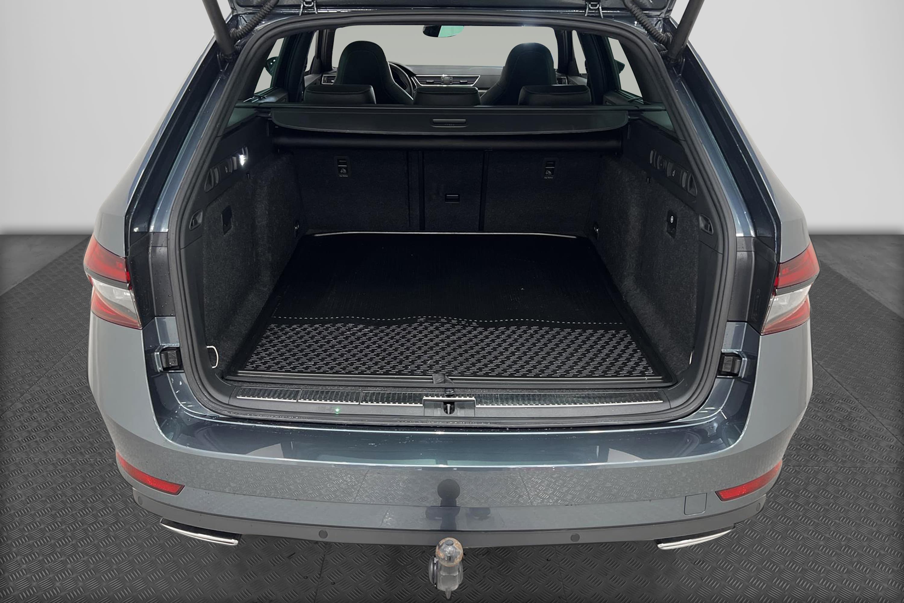Skoda Superb 2.0 TSI Kombi 4x4 272hk Sportline Se Utrustning