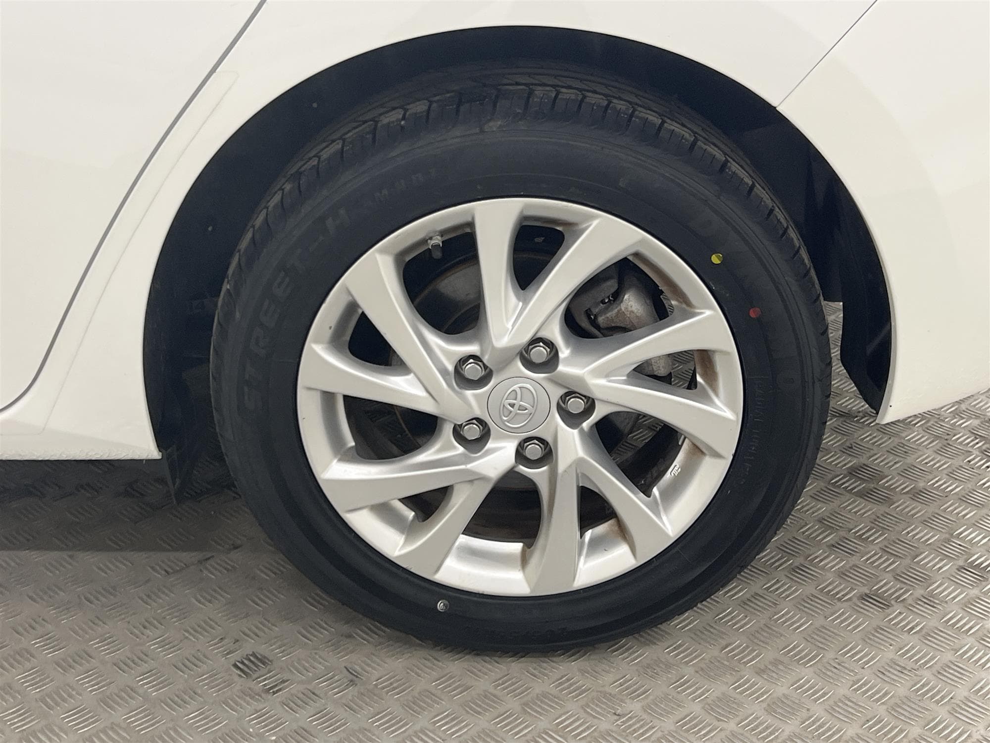 Toyota Auris Hybrid e-CVT 136hk B-Kam Lane Assist 0,35L/mil