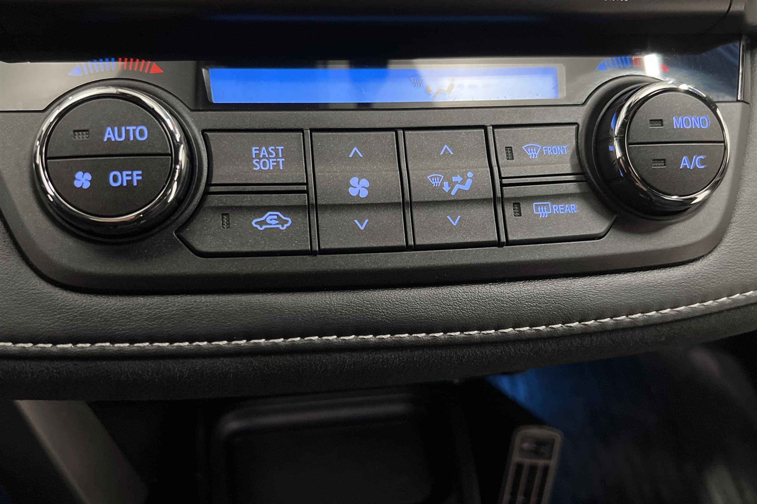 Toyota  Hybrid 2.5 AWD CVT 197hk M-Värm B-Kam Drag 0,56L/mil
