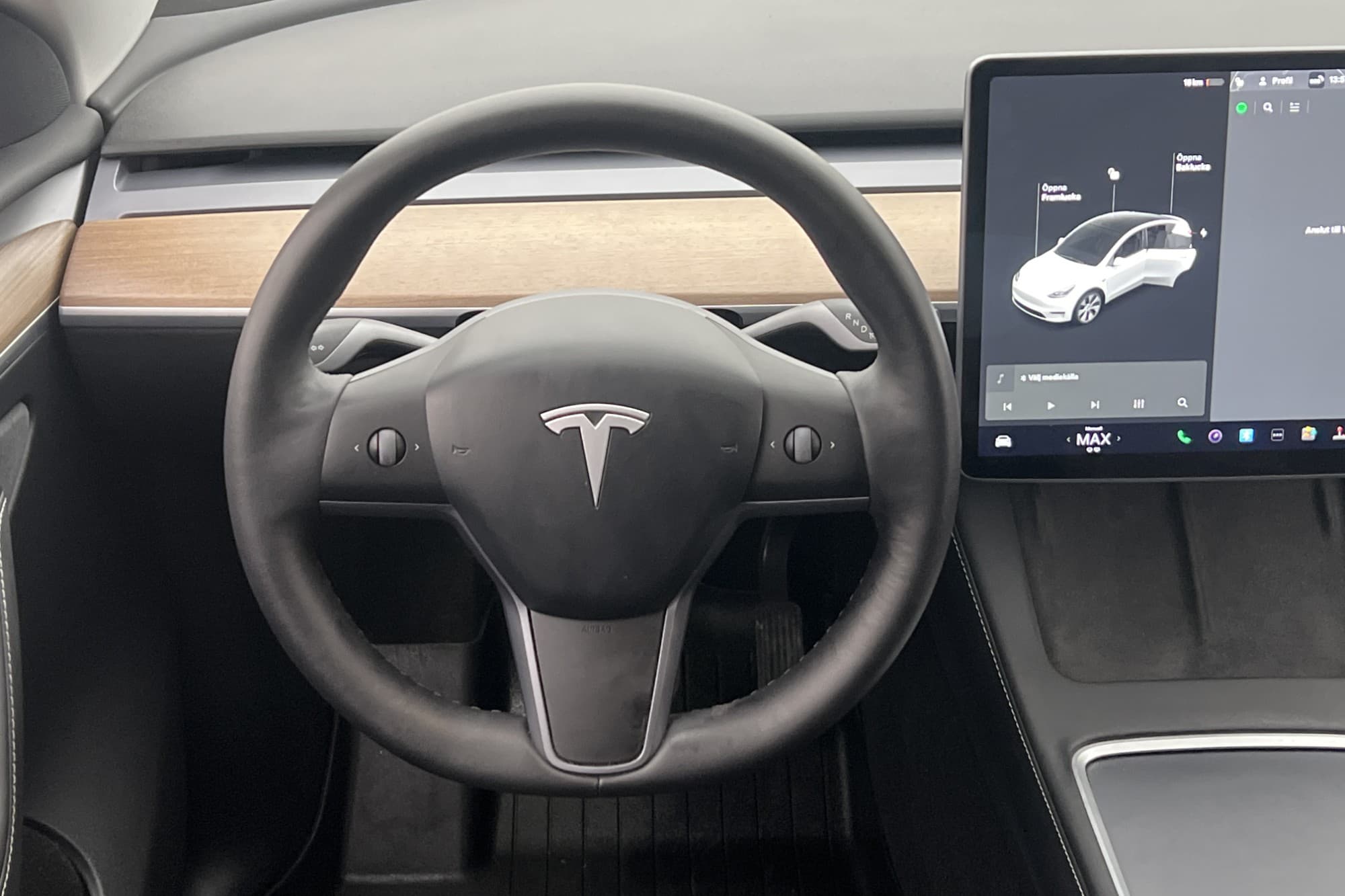 Tesla Model Y Long Range AWD Autopilot Svensksåld MOMS