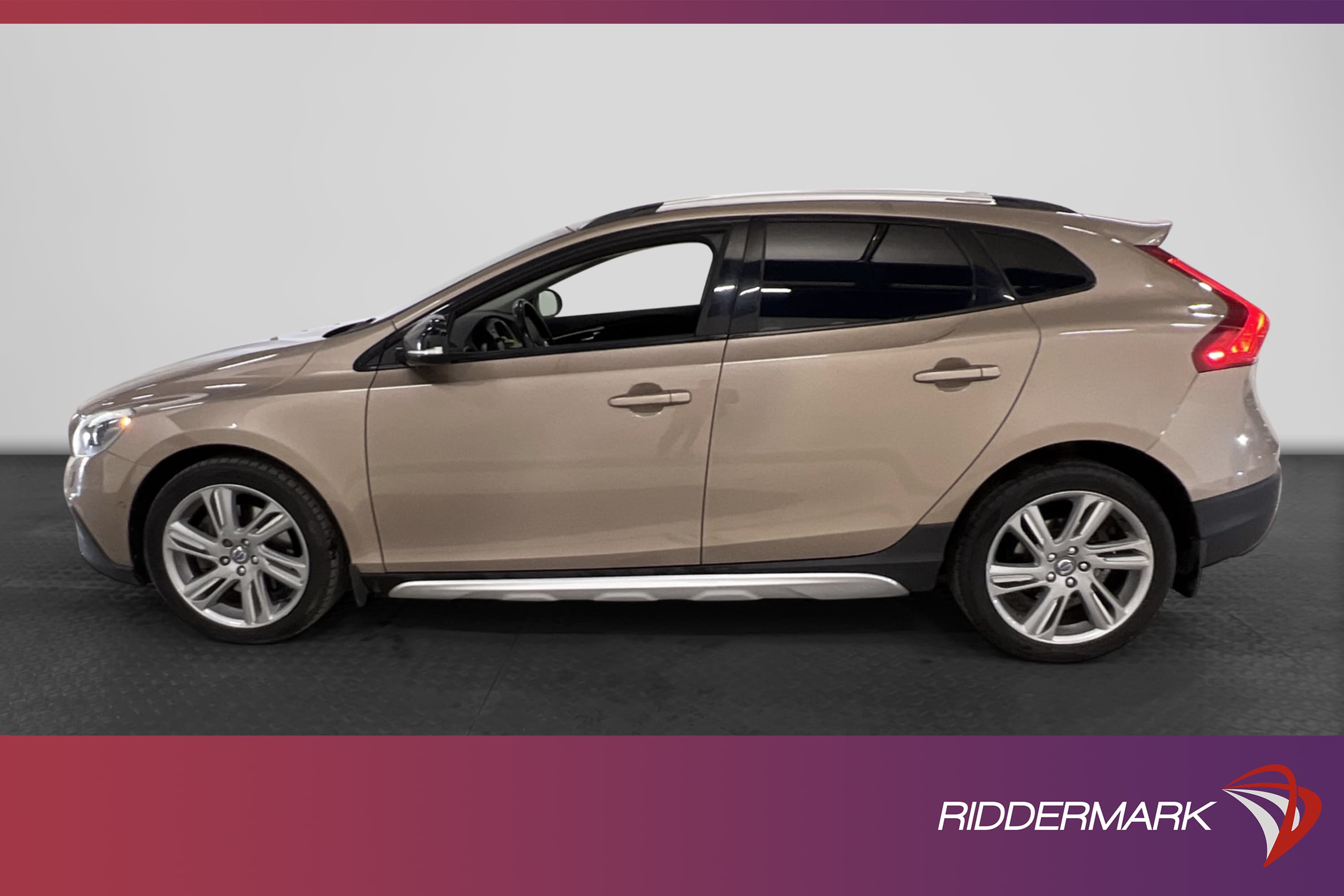 Volvo V40 Cross Country D4 177hk Summum B-kam Helskinn Drag