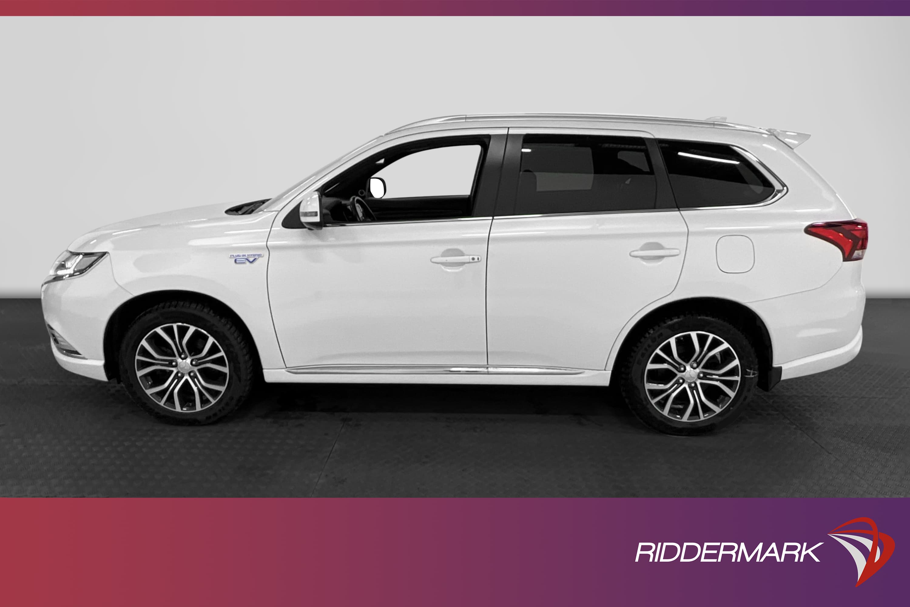 Mitsubishi Outlander P-HEV Hybrid 4WD