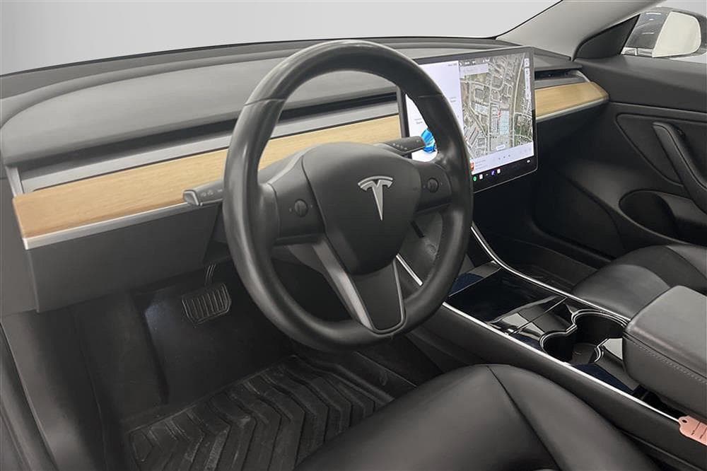 Tesla Model 3 Long Range AWD 440hk Svensksåld 1 Brukareinteriör