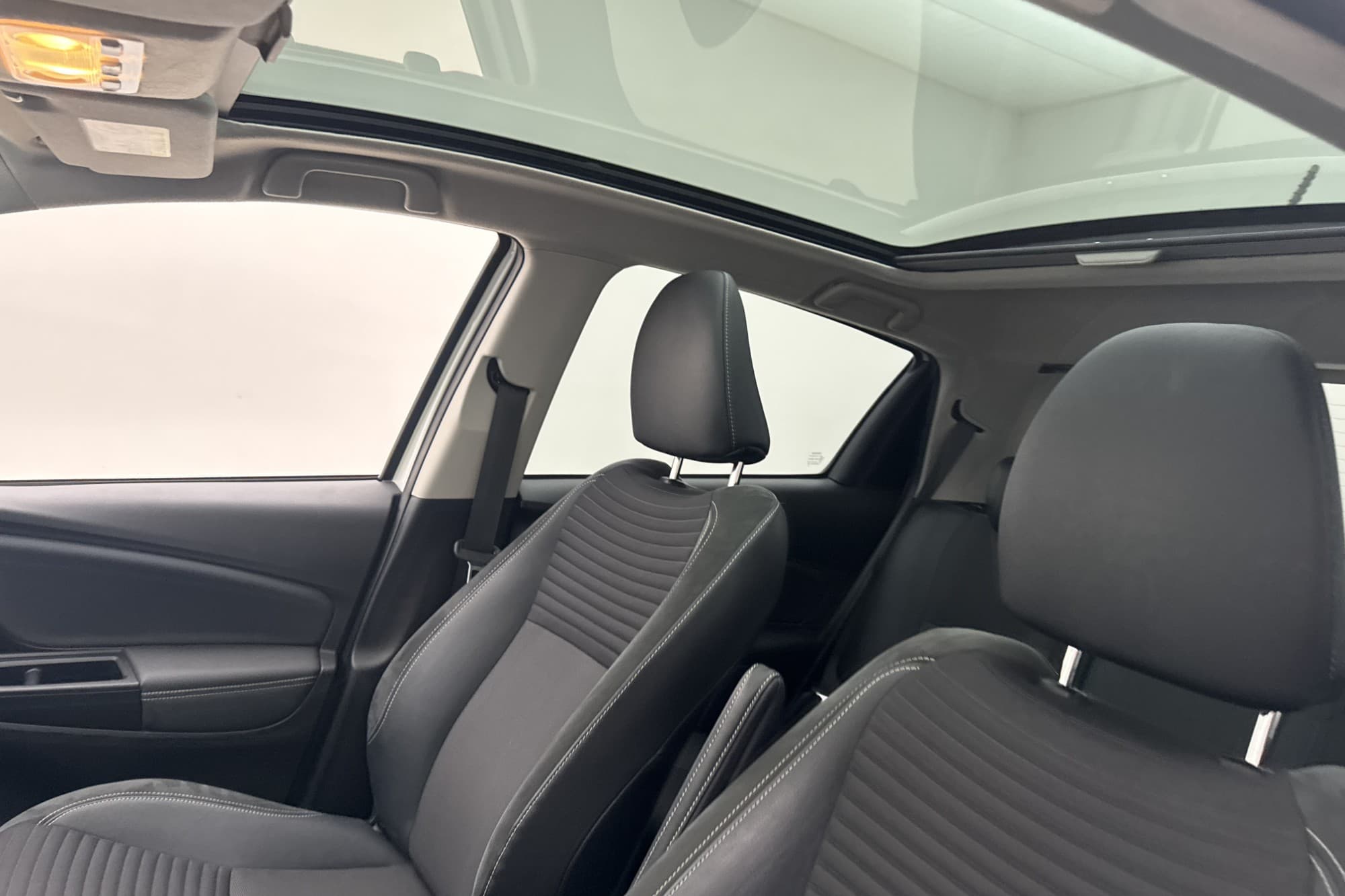 Toyota Yaris Hybrid Executive Style Skyview Panorama Kamera