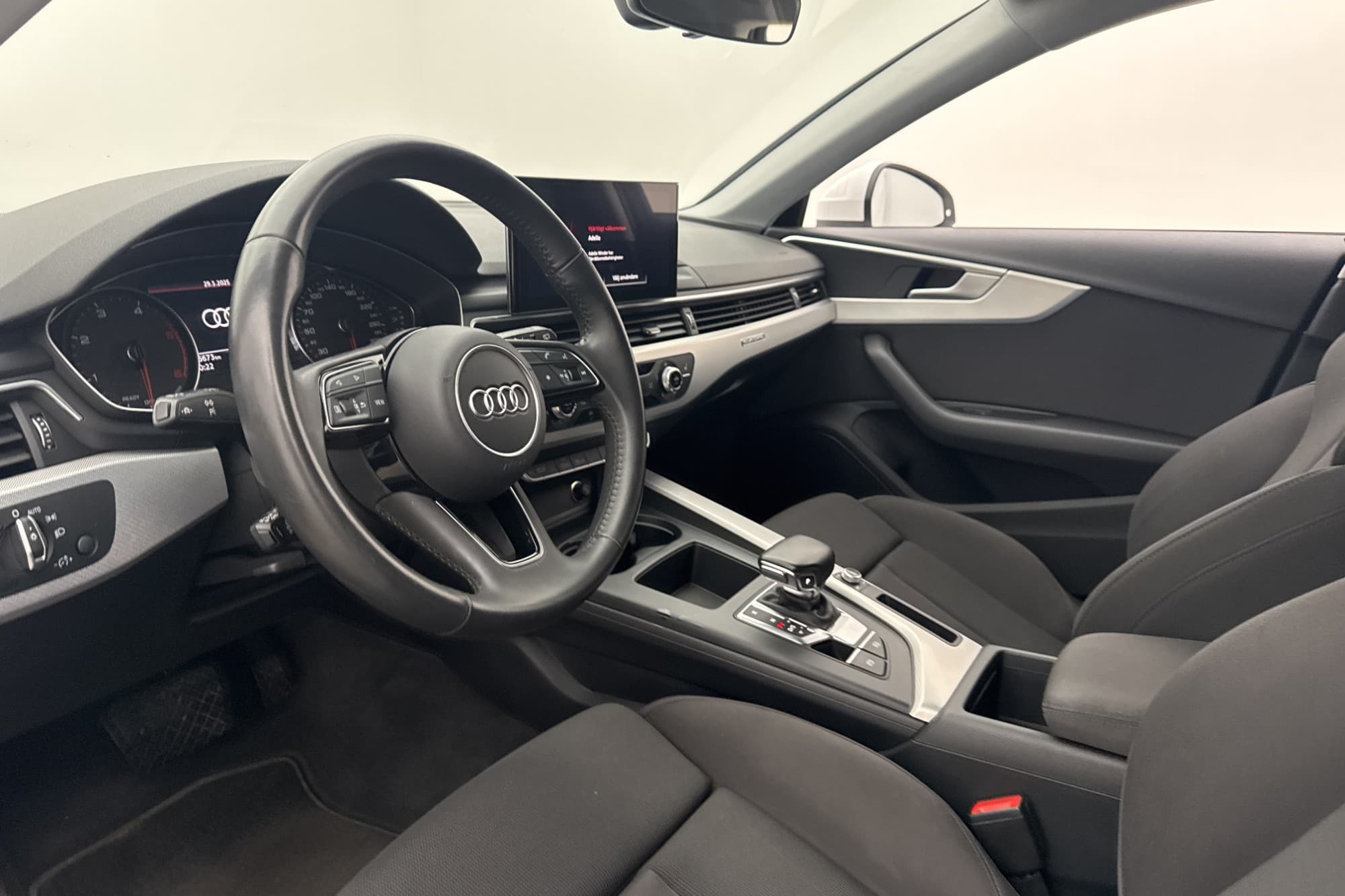 Audi A4 Avant 40 TDI Q 190hk Proline D-Värm Matrix Navi Drag