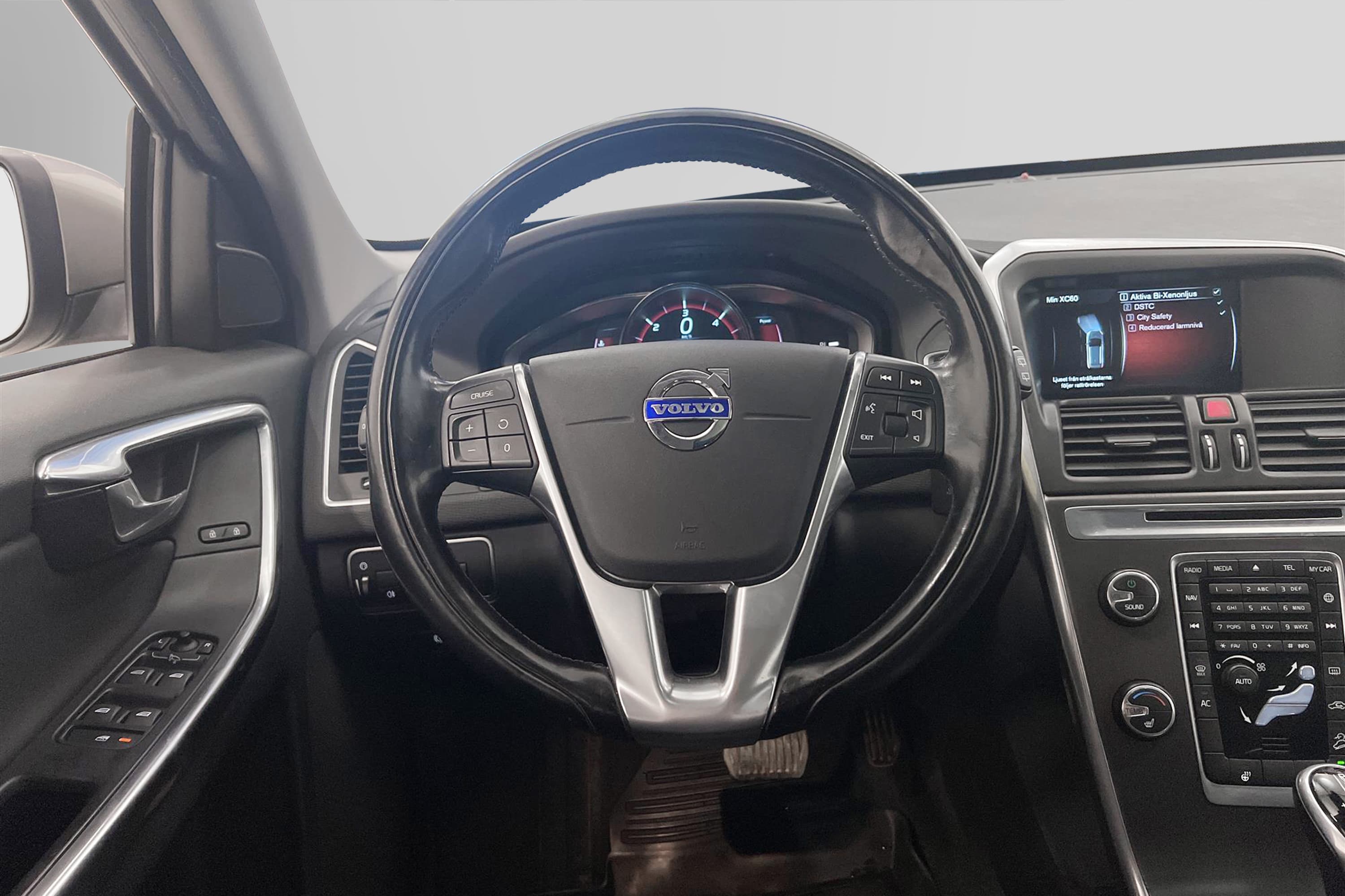 Volvo  XC60 D4 AWD 181hk Voc Pano Navi D-Värm Drag PDC 