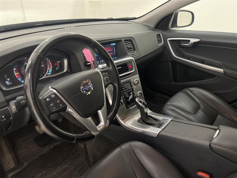Volvo V60 D4 181hk AWD Summum D-Värm Skinn P-Sens 0,59l/milinteriör