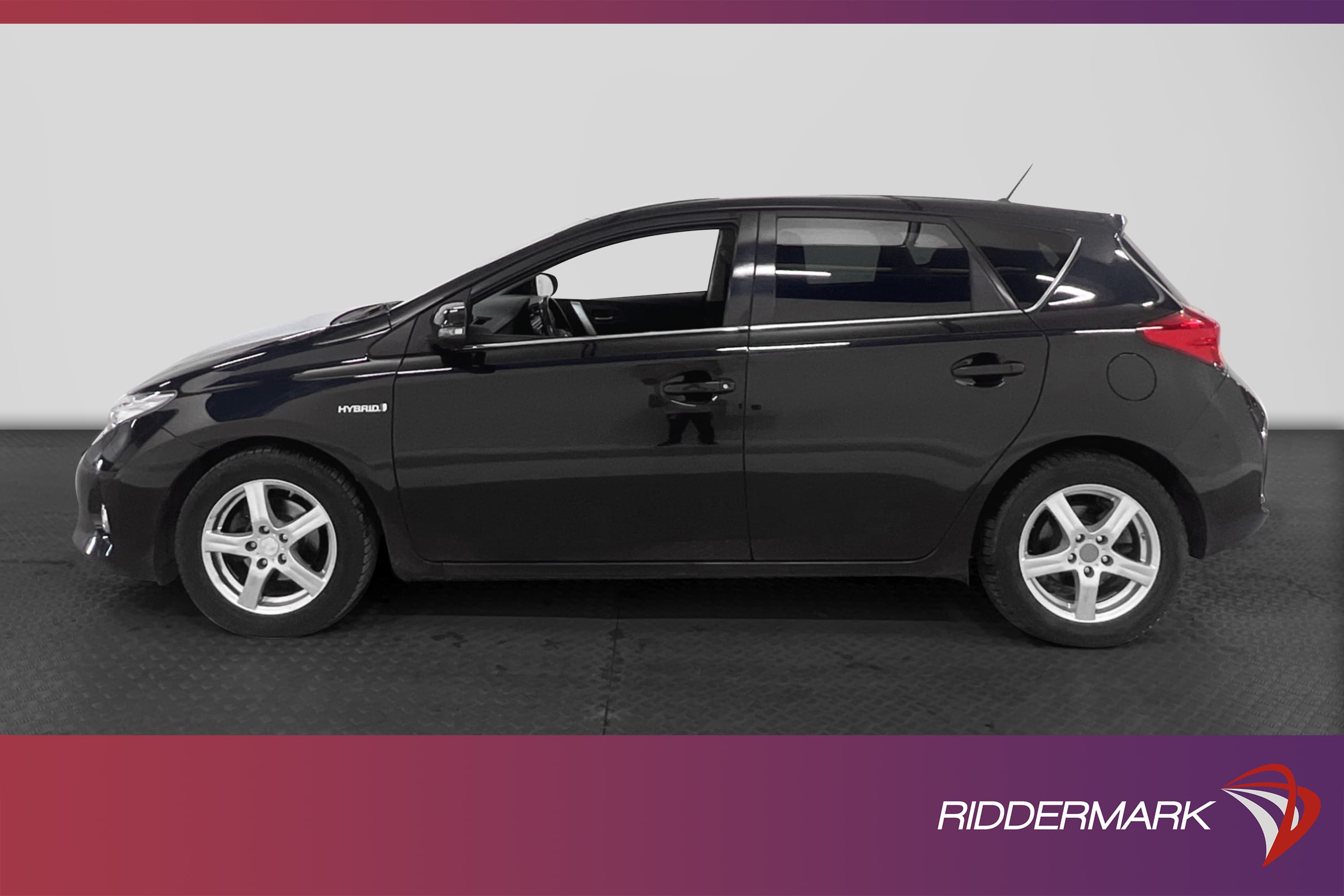 Toyota Auris Hybrid e-CVT 136hk