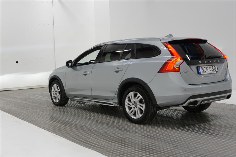 Volvo V60 D4 AWD Cross Country Summum VOC Värmare T-lucka