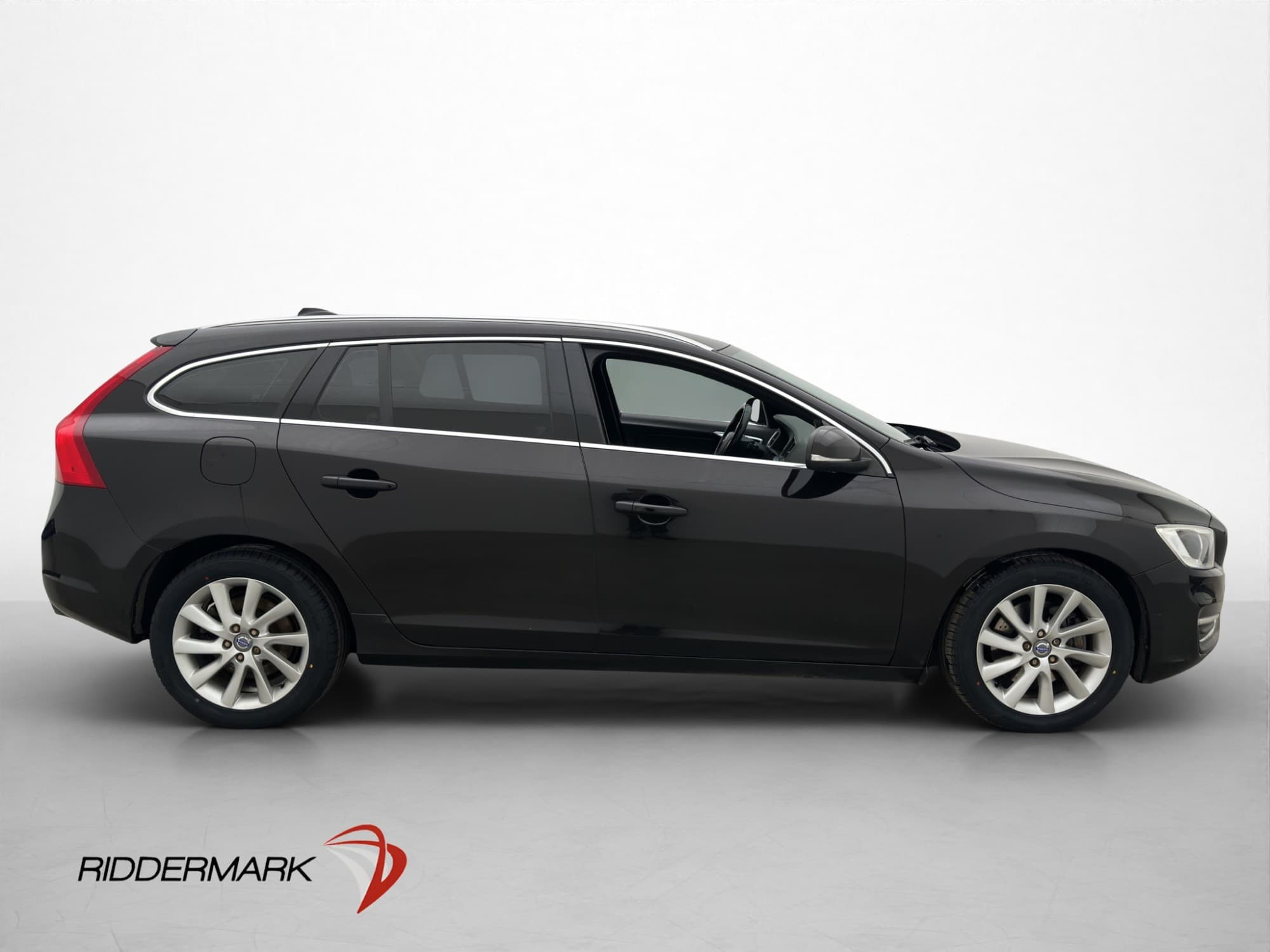 Volvo V60 D4 AWD 181hk Summum Värm VoC Skinn Drag