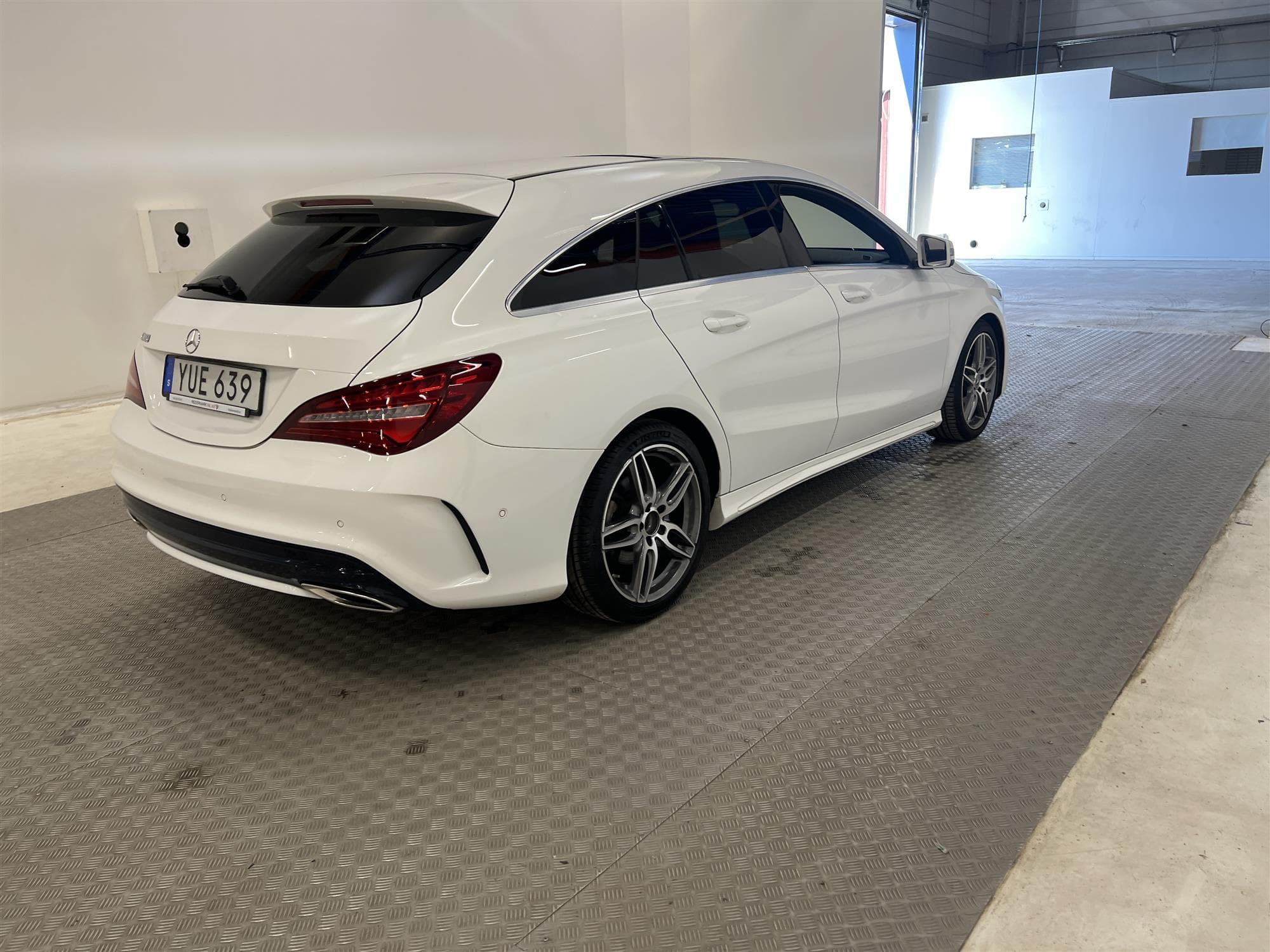 Mercedes-Benz CLA 180 122hk SB AMG Sport Panorama B-Kamera 