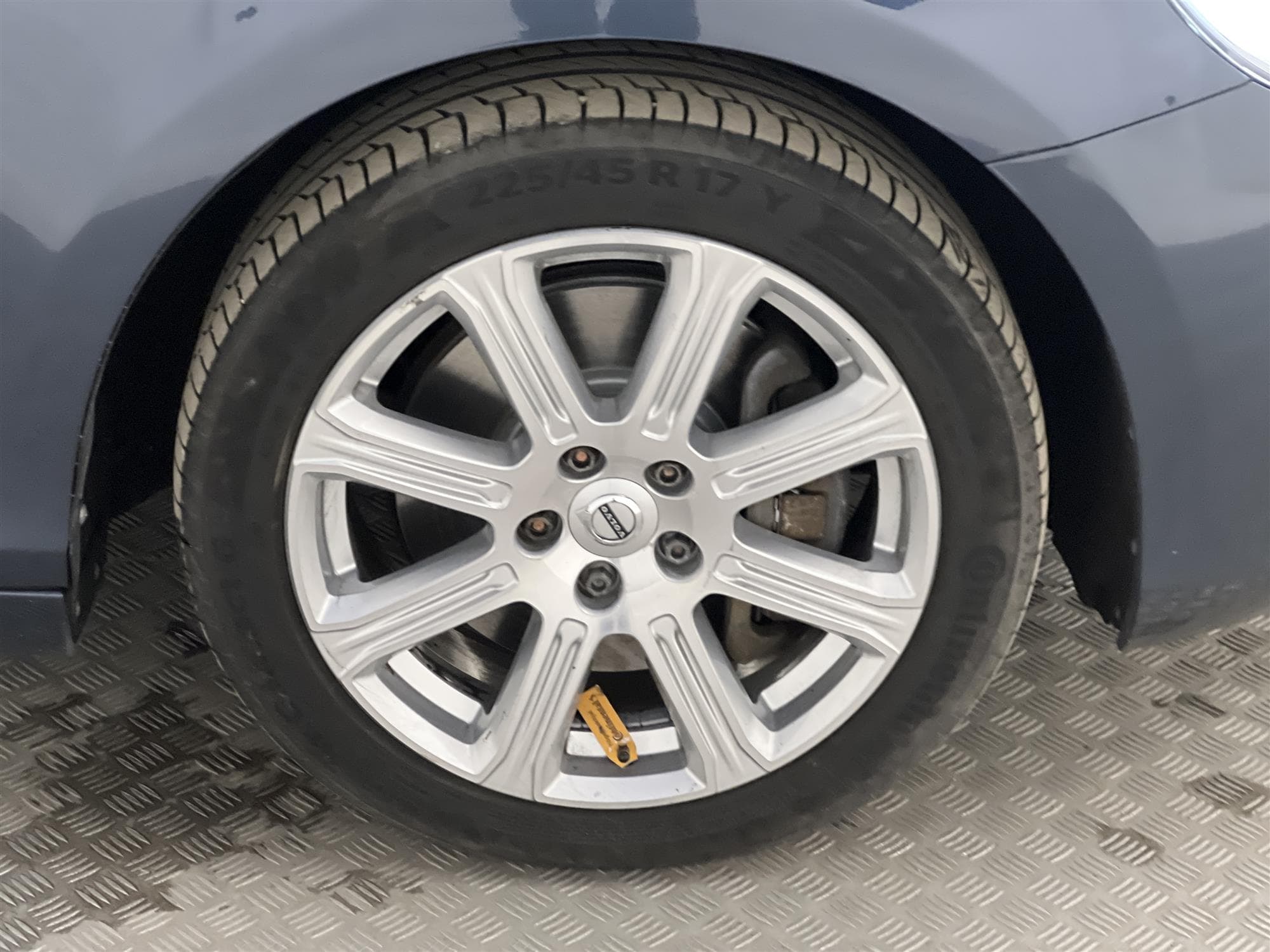 Volvo V40 D3  150hk Inscription Summum D-Värm Skinn P-Sensor