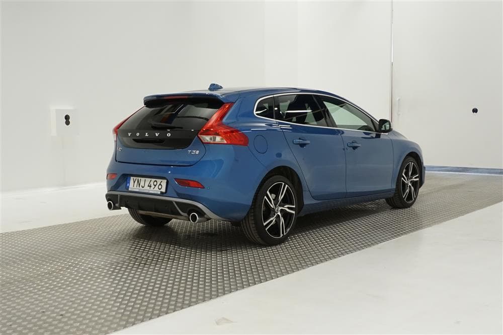 Volvo V40 T3 152hk R-Design HELG KAMPANJ