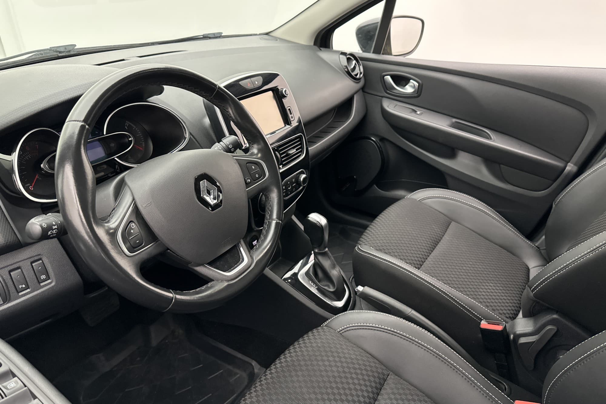 Renault Clio Sport Tourer 1.2 118hk Intens Navi Bass-Reflex