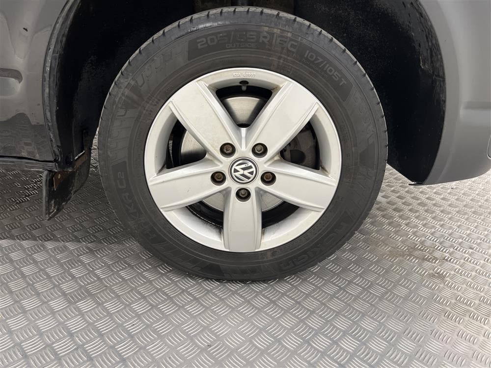 Volkswagen Transporter 2.0 4M 150hk Värmare Dragkrok Moms interiör