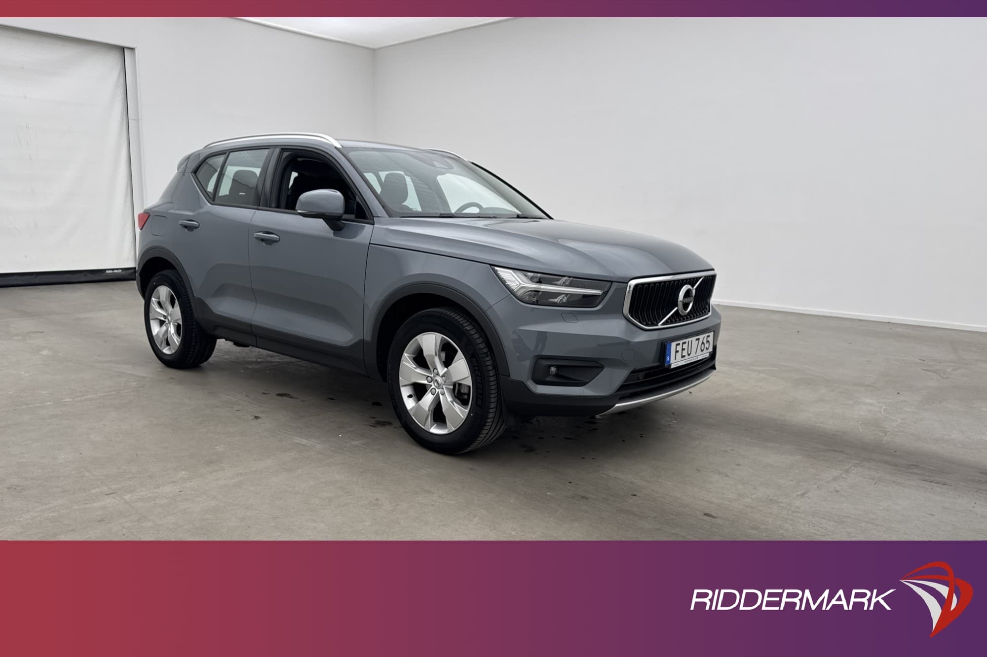 Volvo XC40 T3  Momentum Värmare CarPlay Sensorer HUD Drag