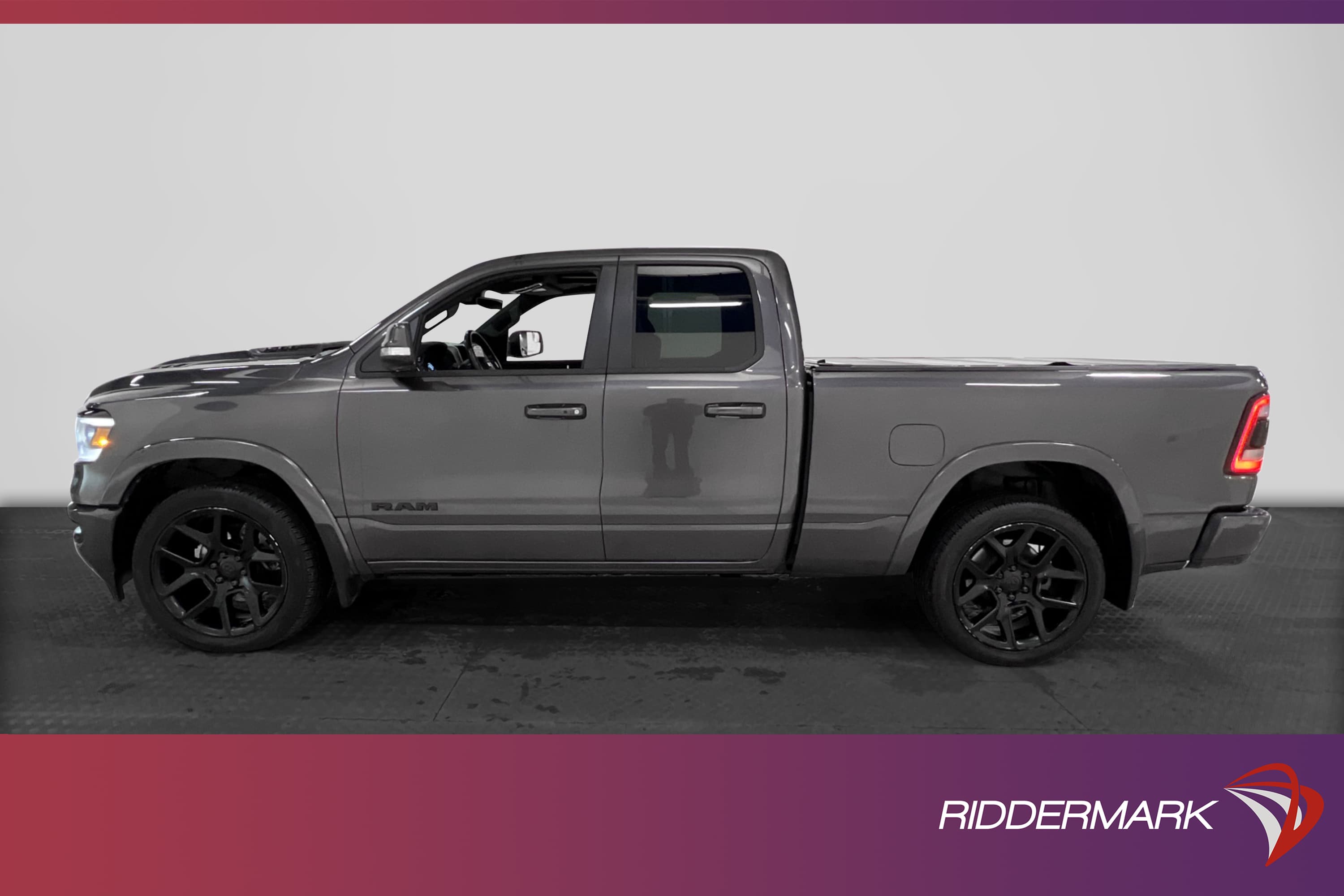 Dodge RAM Laramie Night