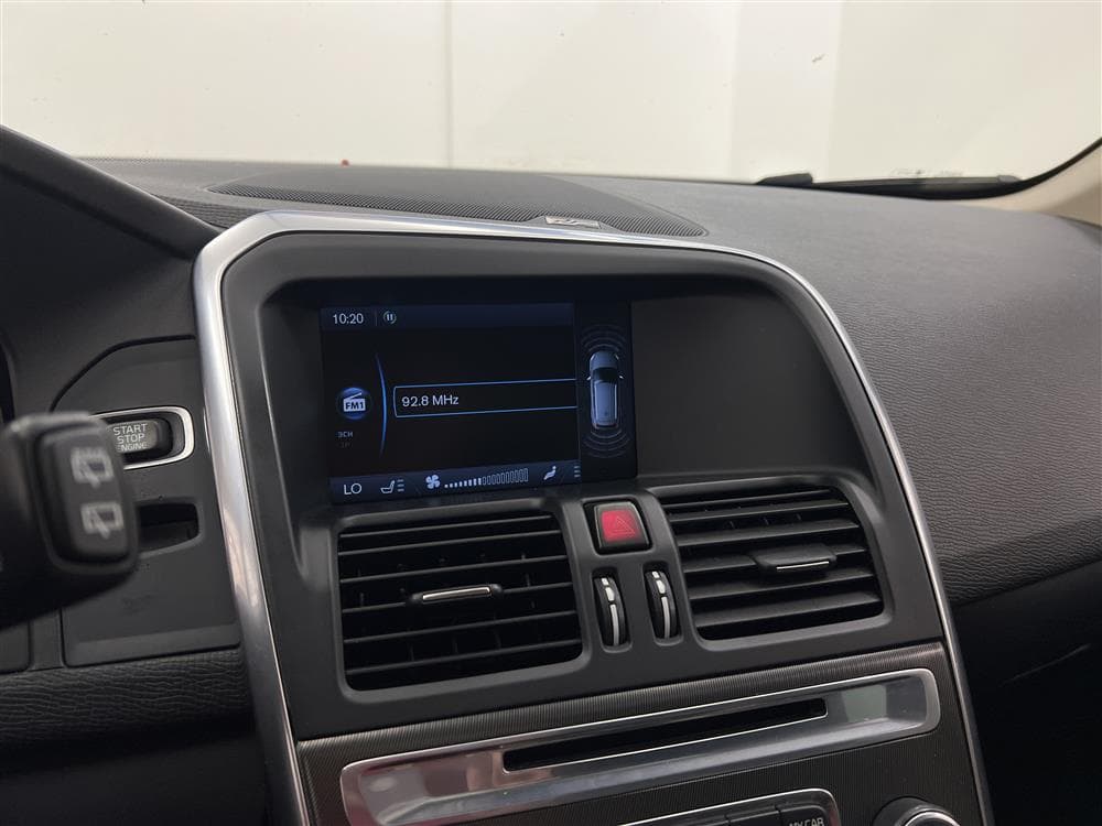 Volvo XC60 D3 163hk AWD R-Design D-Värm VOC Pano Skinn Naviinteriör