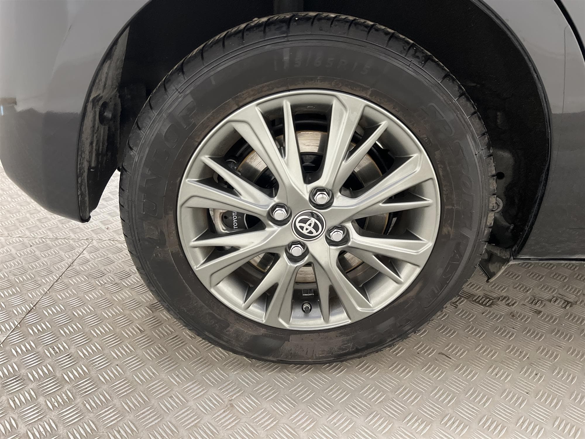 Toyota Yaris  Hybrid e-CVT 101hk 1 Brukare B-Kam 0,37L/mil