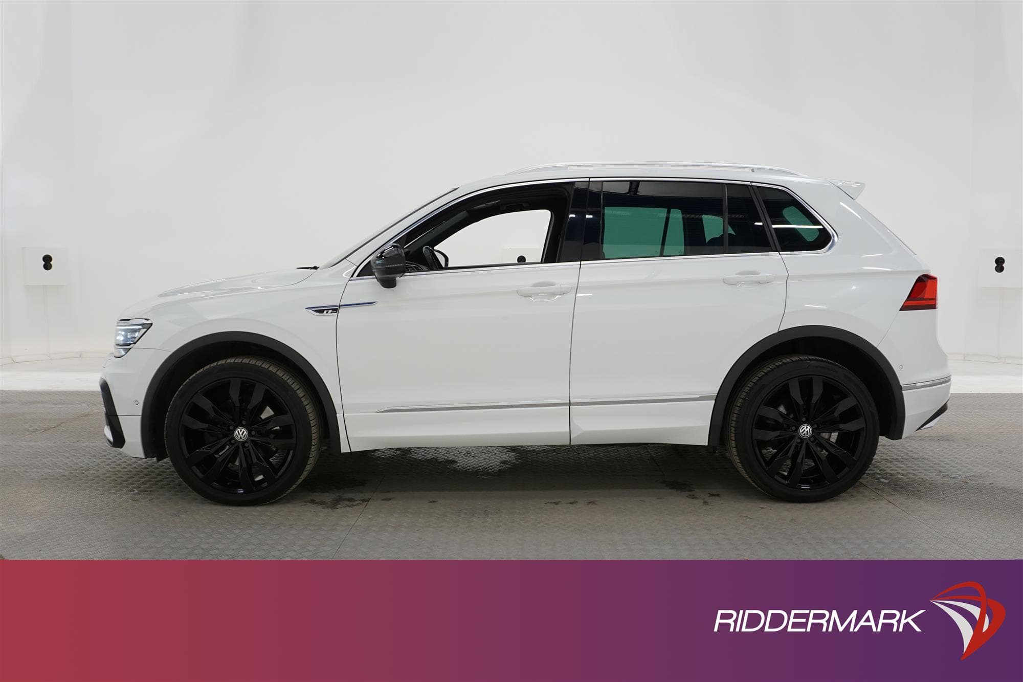 Volkswagen Tiguan 240hk 4M Full R-Line Pano Skinn Värmare