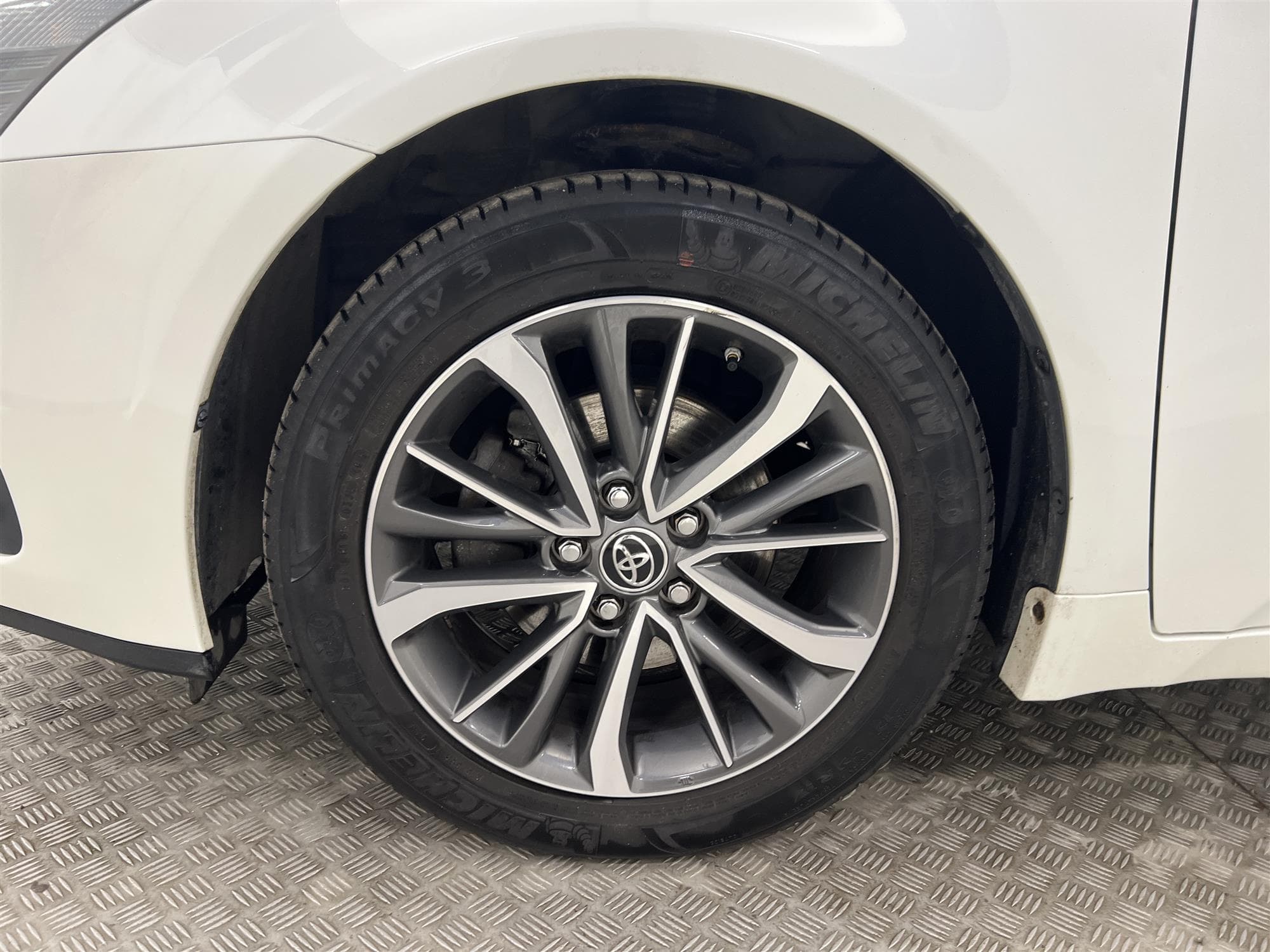 Toyota Avensis Kombi  2.0 152hk Navi B-Kamera Låg Skatt 