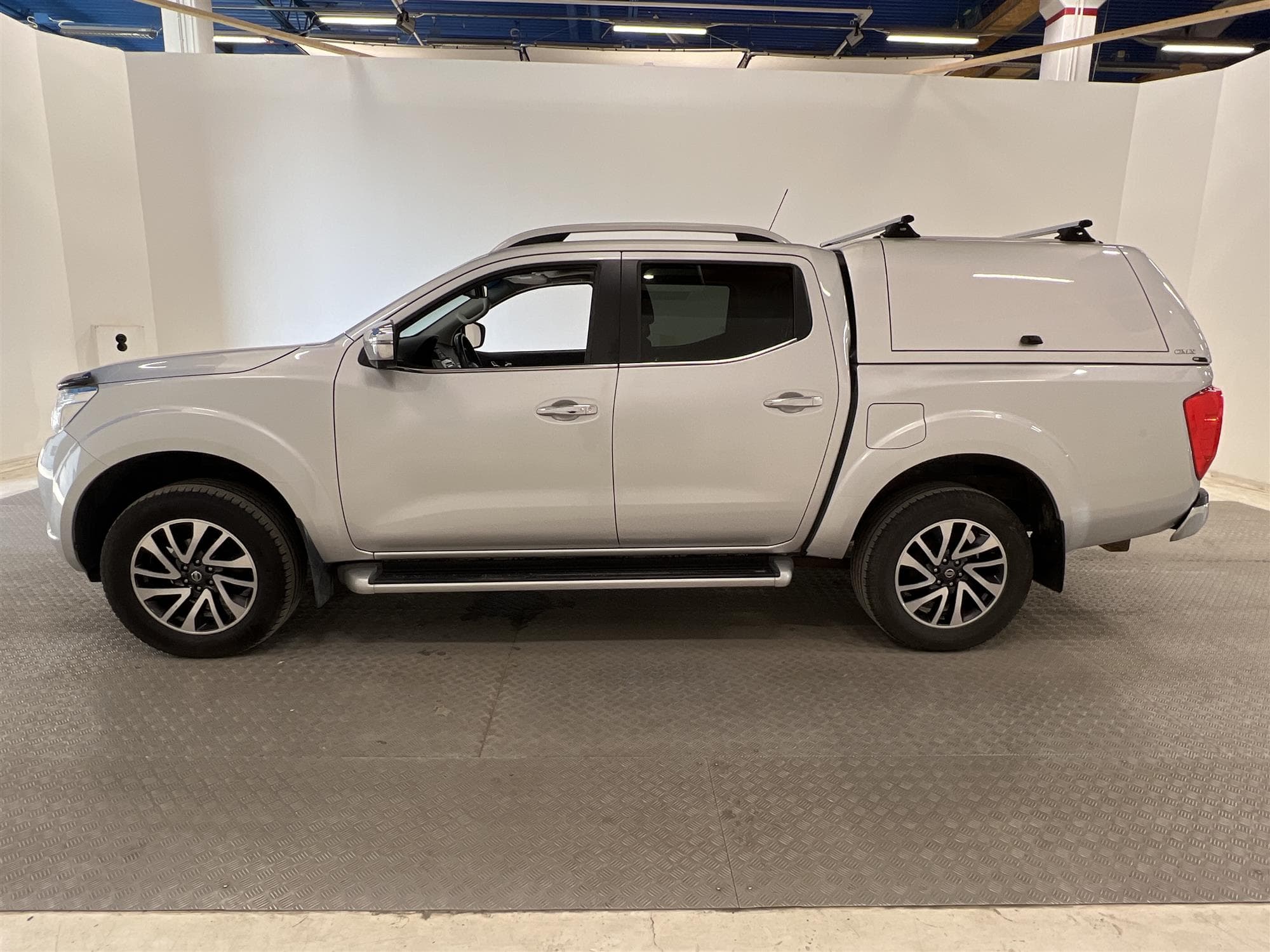Nissan Navara 2.3dCi Automat Taklucka Drag Värmare Moms 