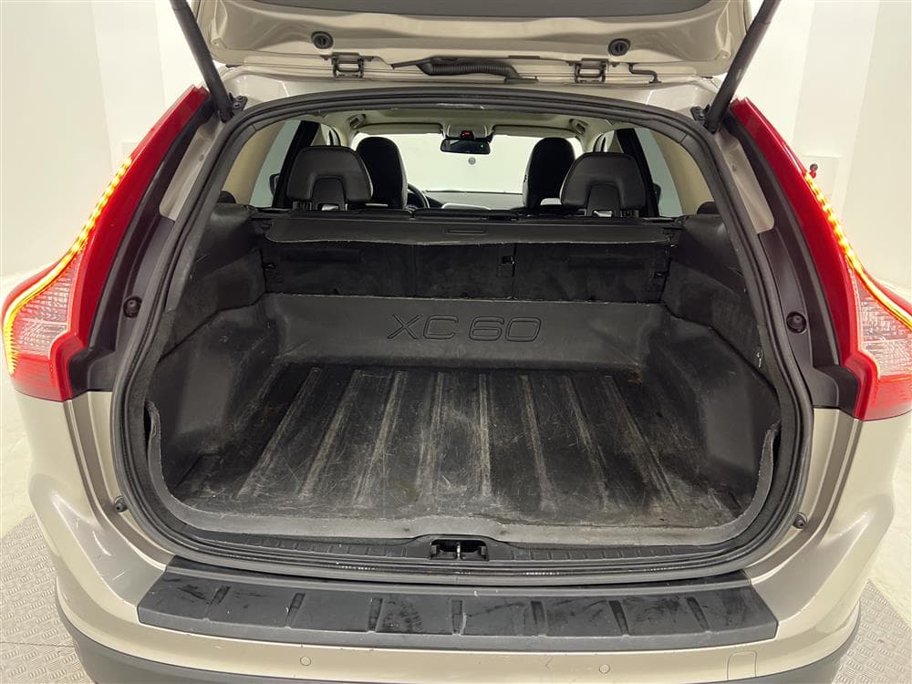Volvo XC60 D3 AWD Summum VOC Värmare Pano Drag HELG KAMPANJinteriör